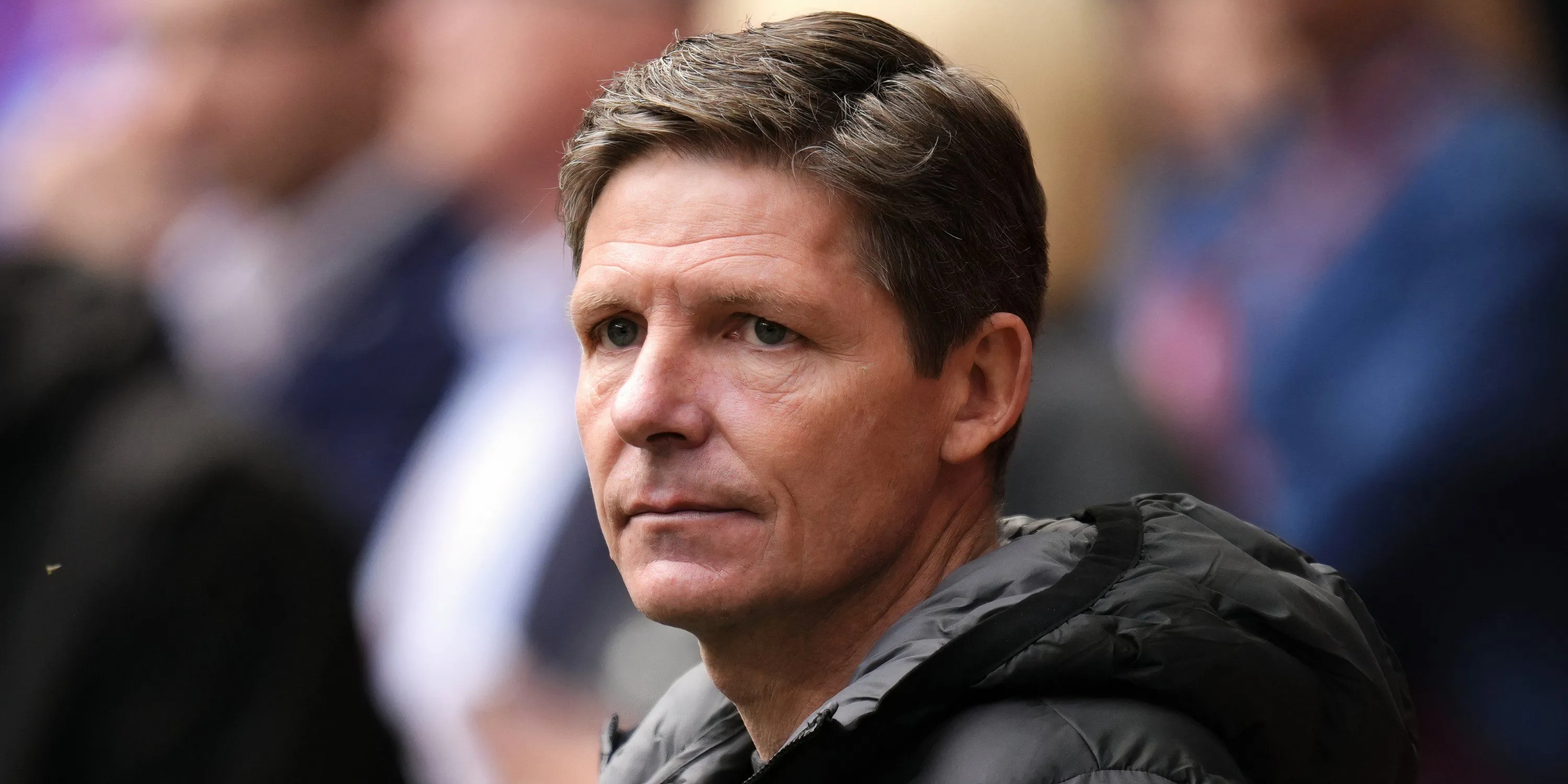 HLV Crystal Palace Oliver Glasner theo dõi trận đấu