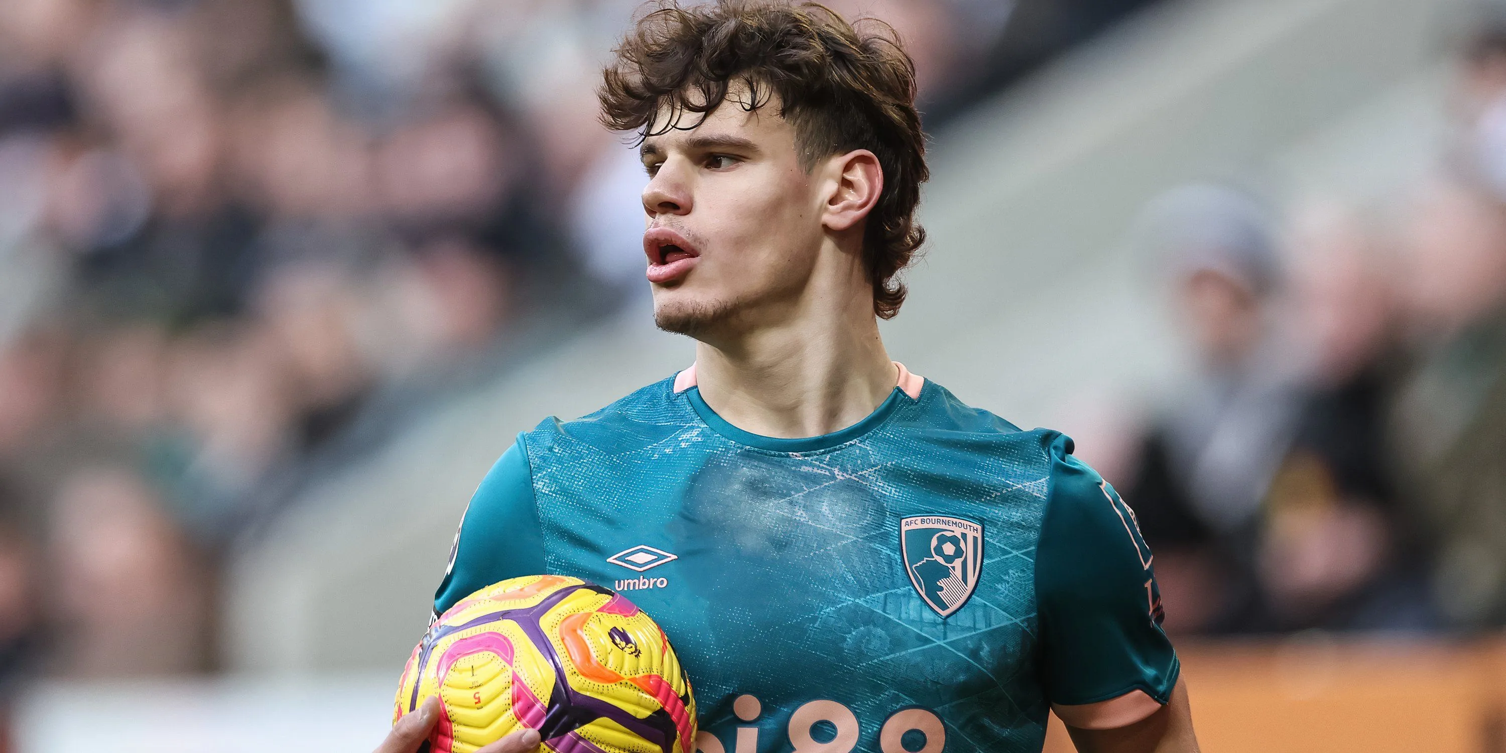 Milos Kerkez trong màu áo Bournemouth