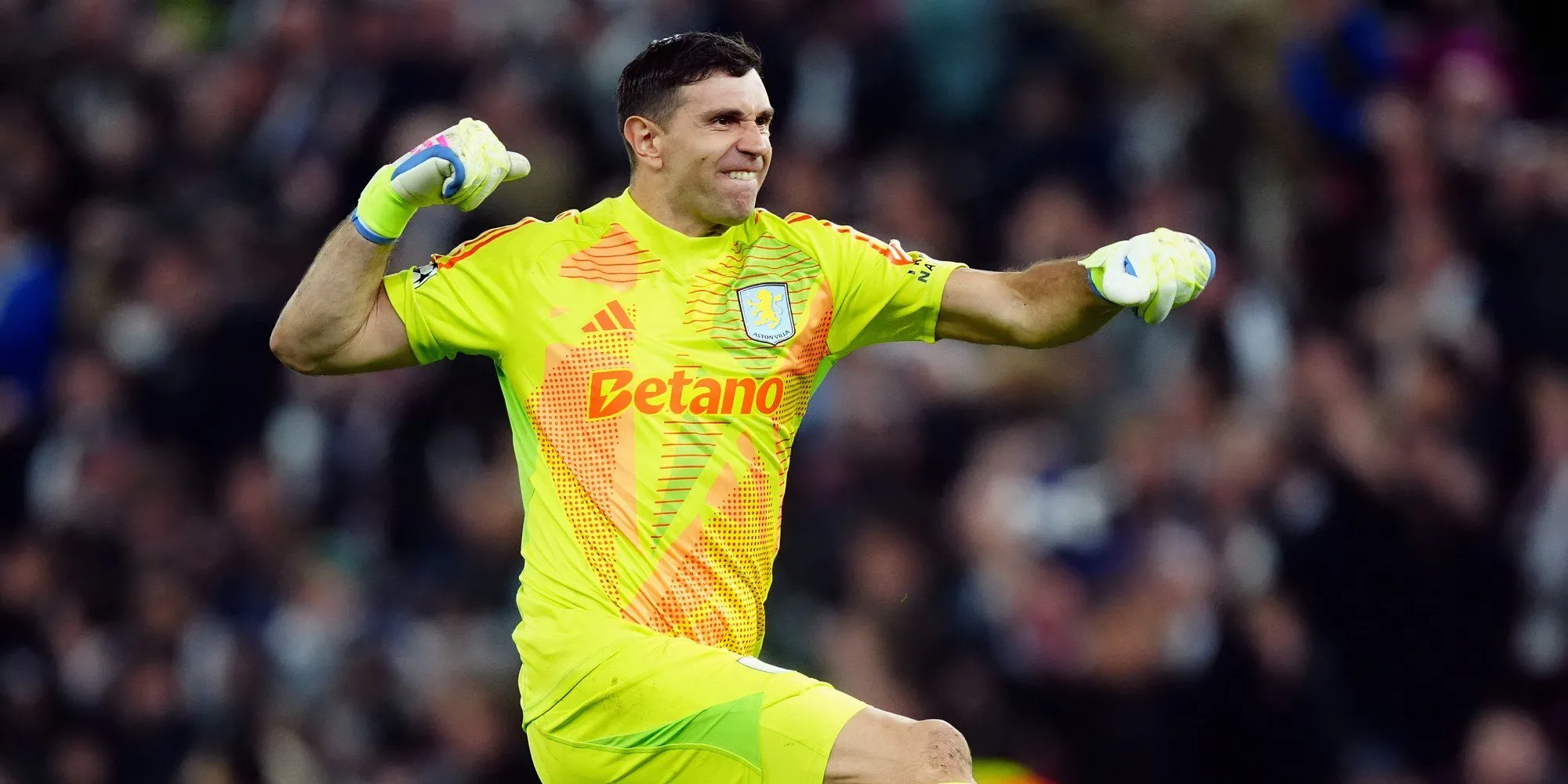 Thủ môn Emiliano Martinez của Aston Villa trong một trận đấu