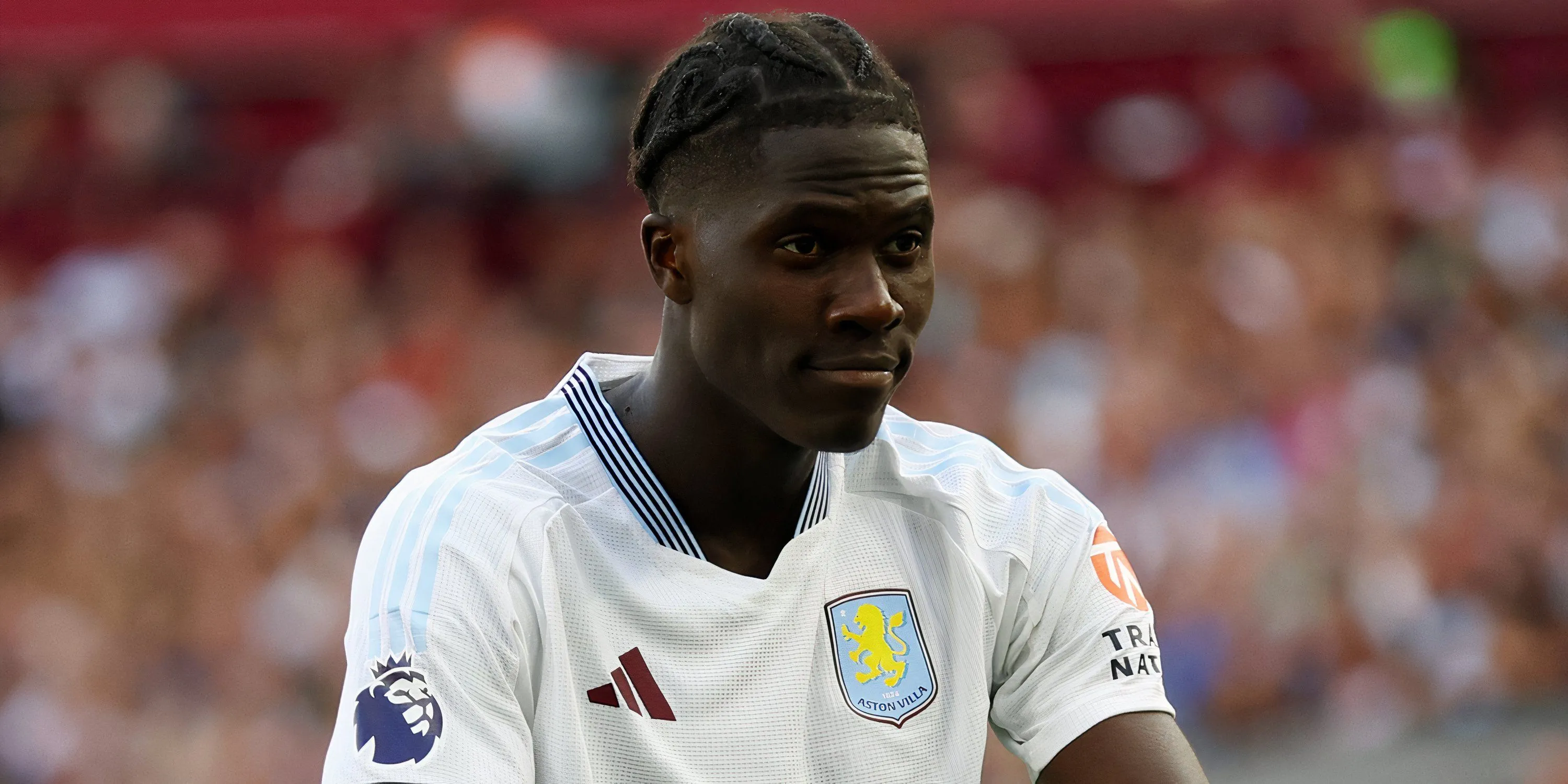 Tiền vệ Amadou Onana của Aston Villa ăn mừng sau khi ghi bàn tại Premier League
