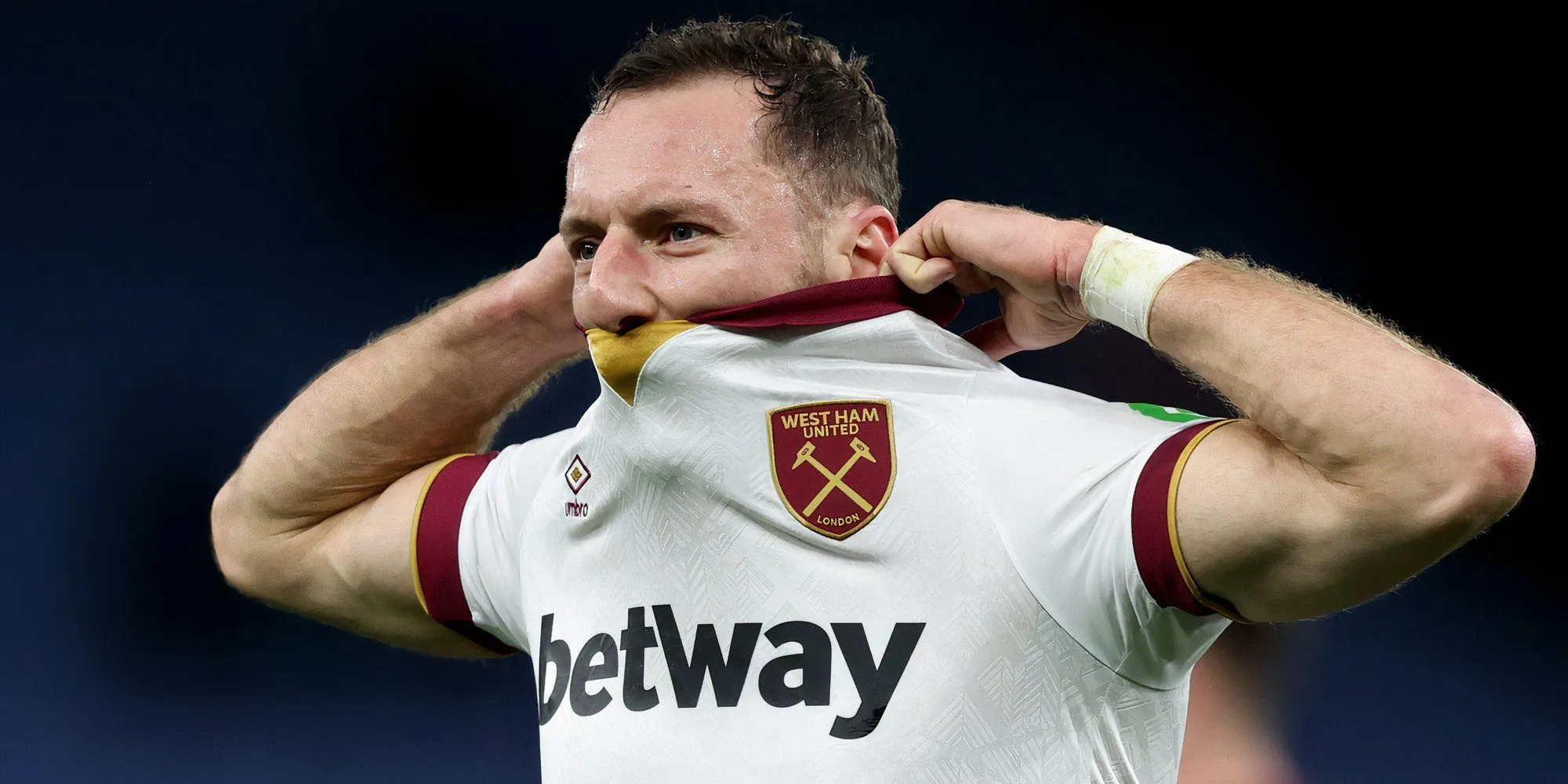 Vladimir Coufal trong màu áo West Ham United
