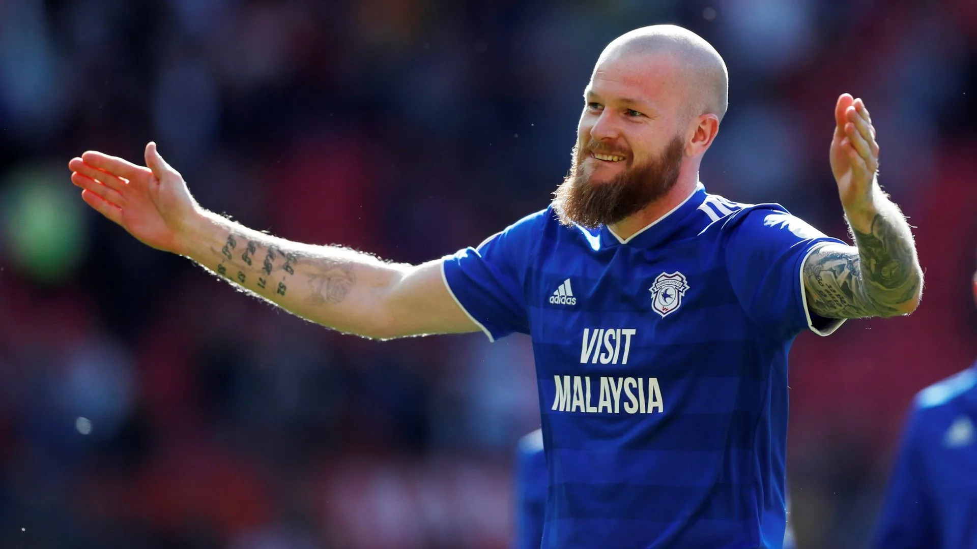 Aron Gunnarsson, tiền vệ người Iceland từng chơi cùng Joe Ralls ở Cardiff