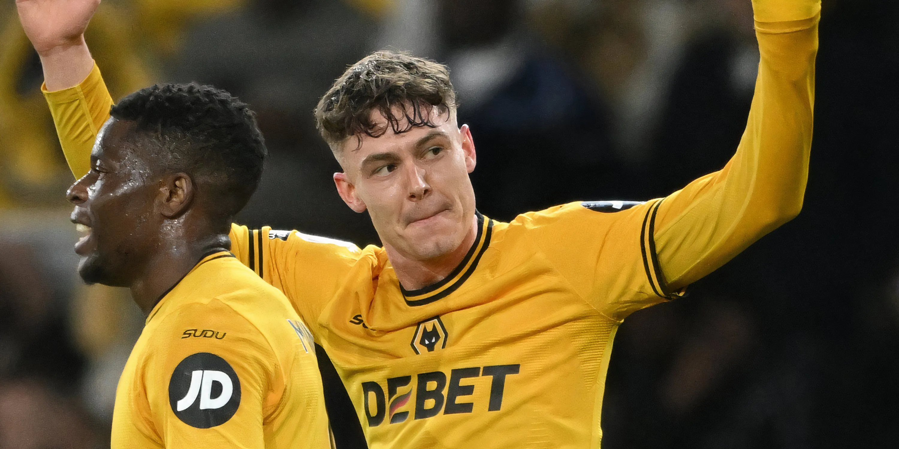 Jørgen Strand Larsen ăn mừng sau khi ghi bàn cho Wolves tại Ngoại hạng Anh