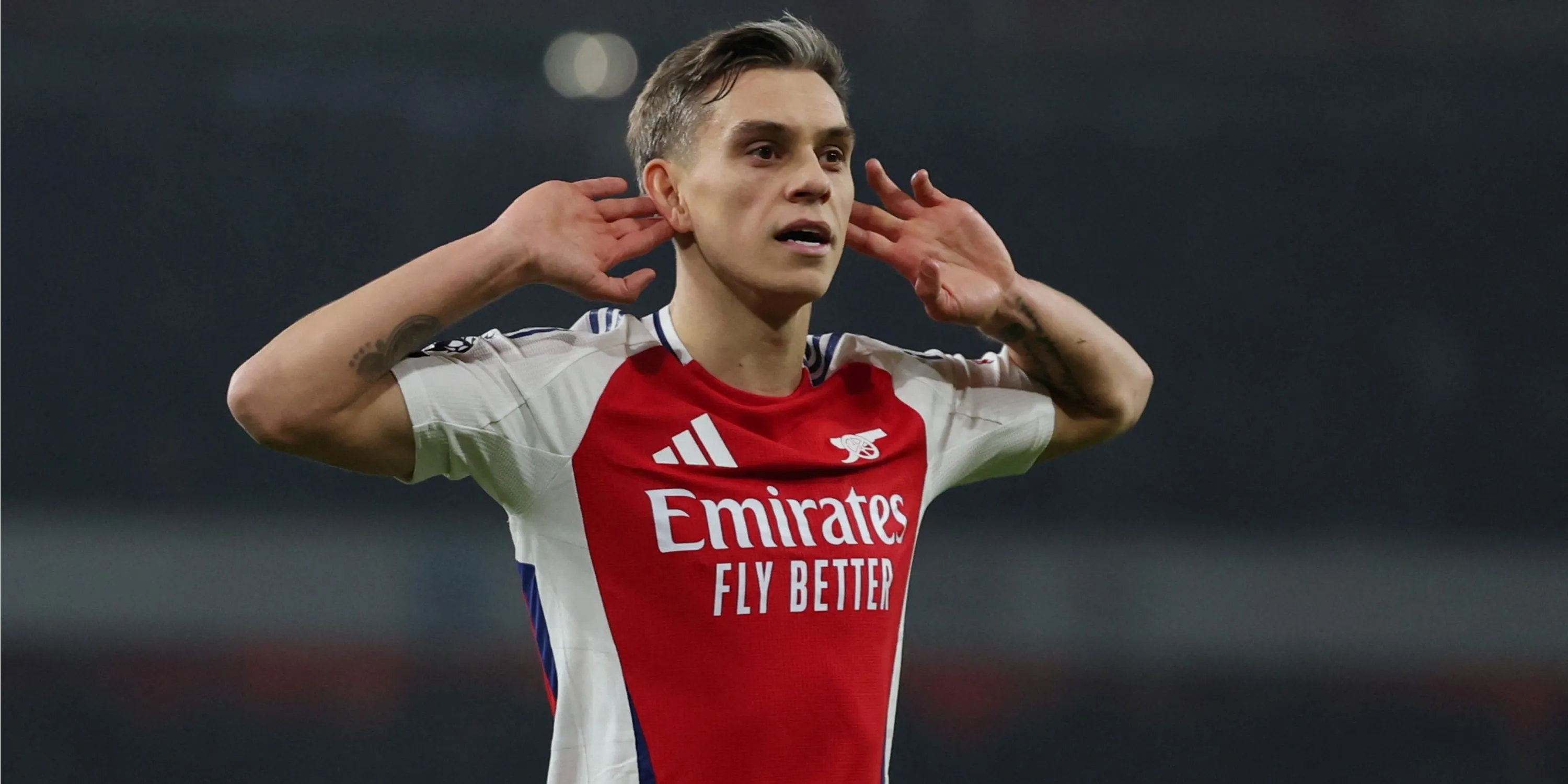 Leandro Trossard ăn mừng bàn thắng vào lưới Spurs cho Arsenal
