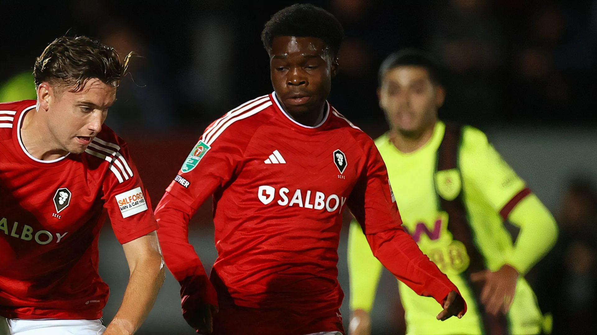 Sao trẻ Kelly N'Mai trong màu áo Salford City