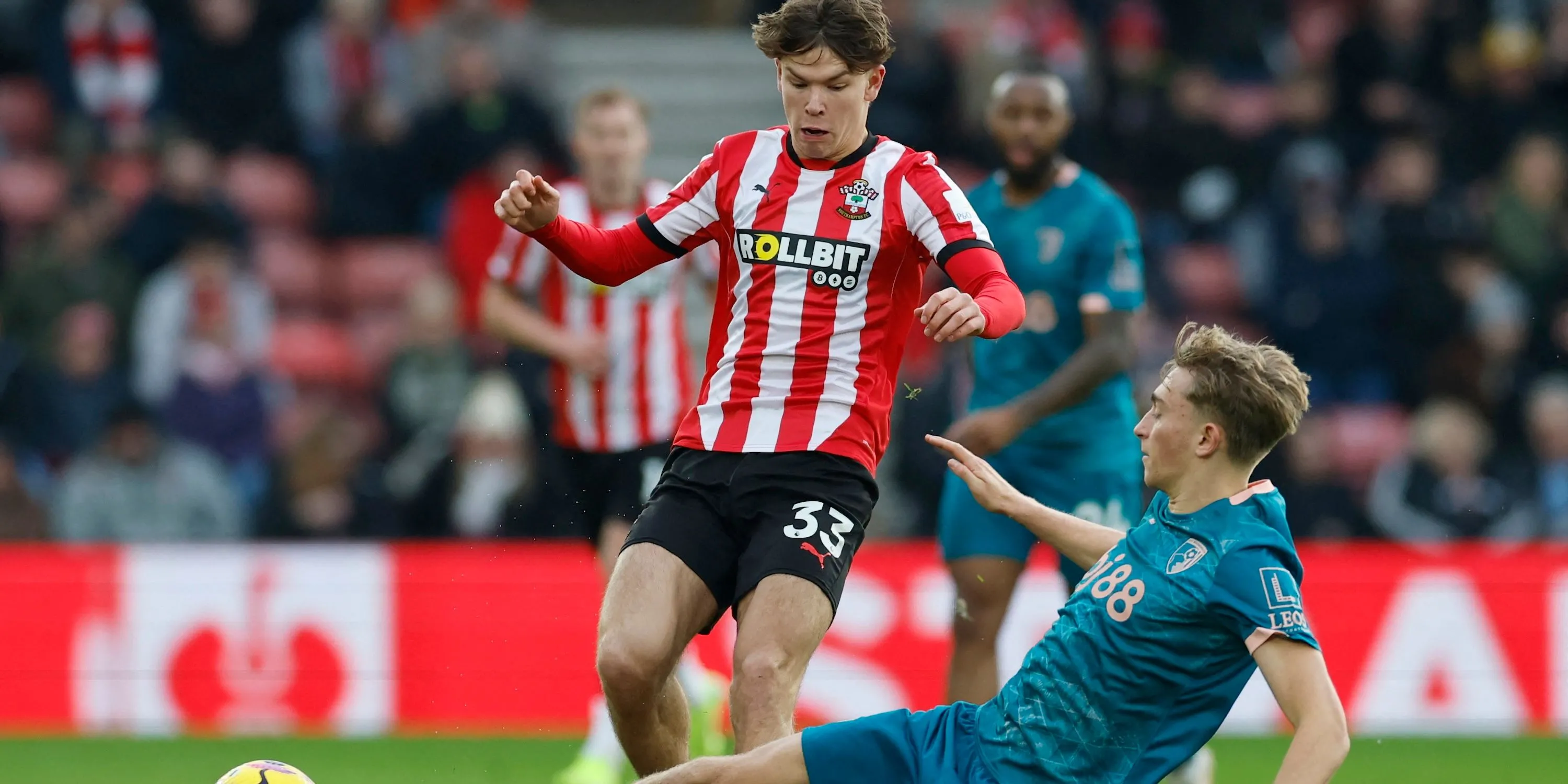 Thần đồng Tyler Dibling trong một trận đấu của Southampton