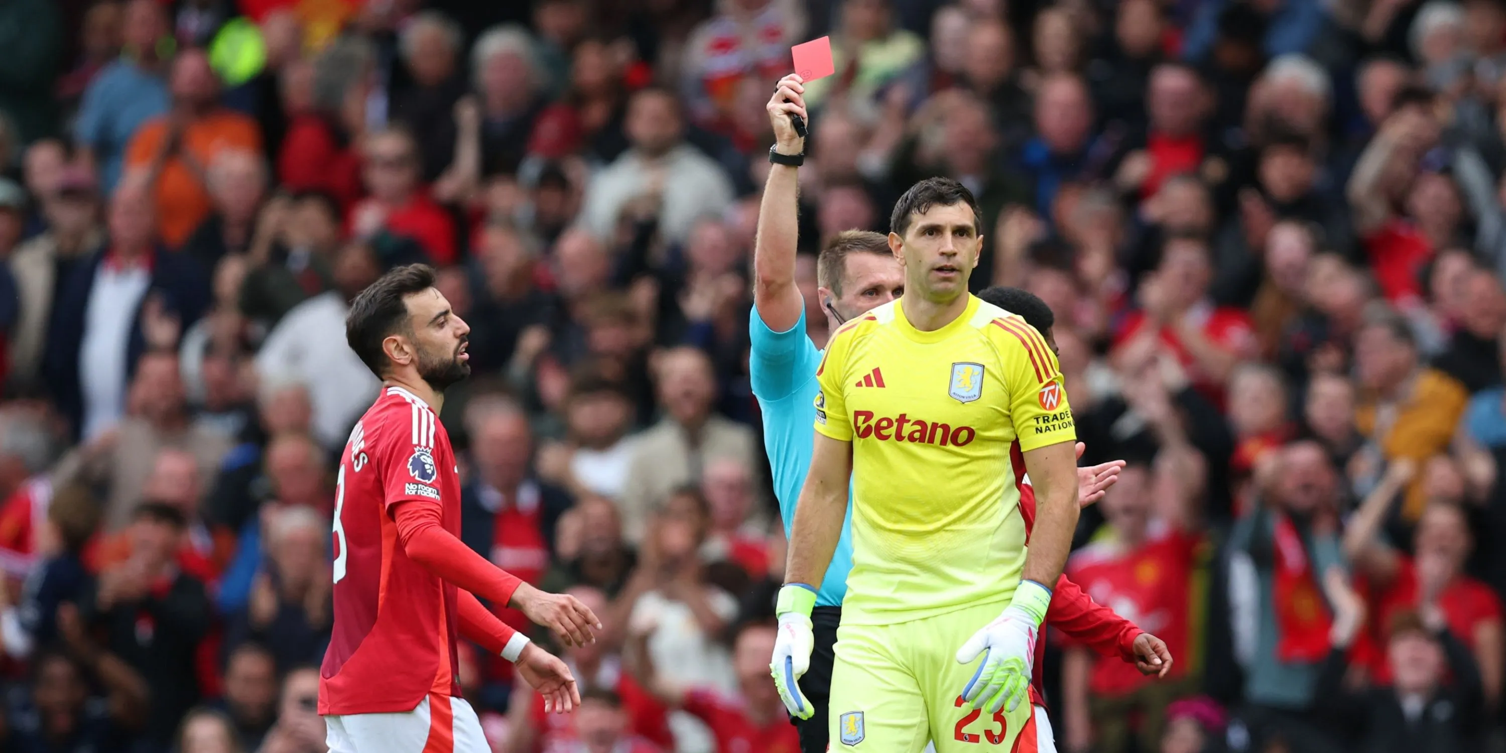 Thủ môn Emiliano Martínez trong màu áo Aston Villa