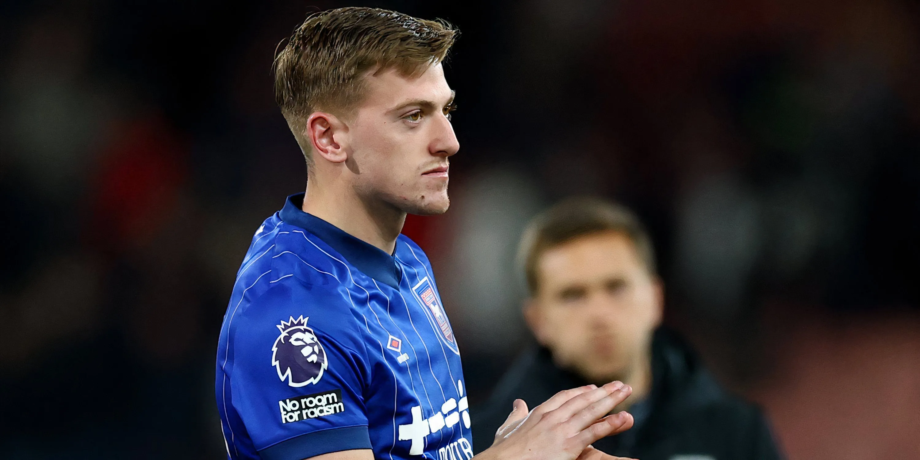 Tiền đạo Liam Delap trong màu áo Ipswich Town.