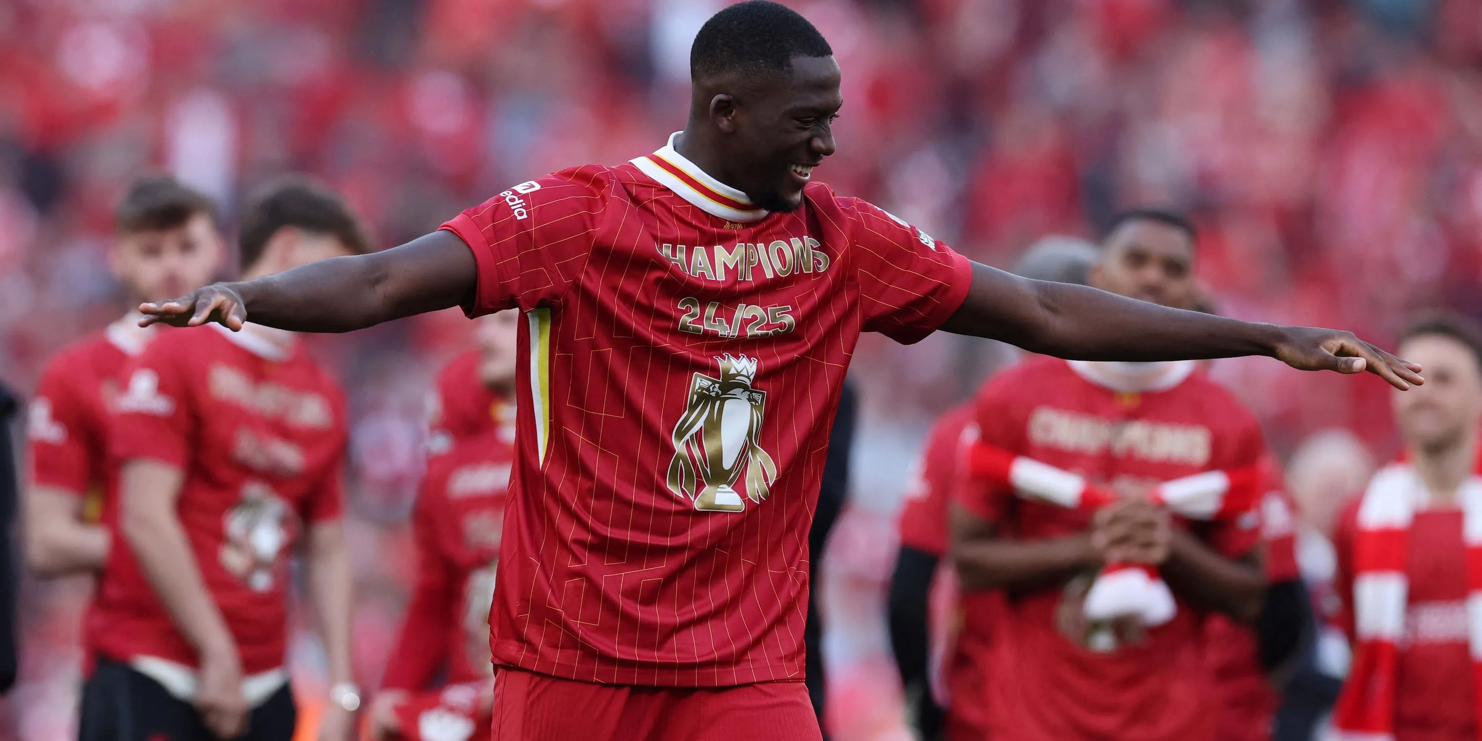 Trung vệ Ibrahima Konate của Liverpool ăn mừng sau khi giành chức vô địch Ngoại hạng Anh
