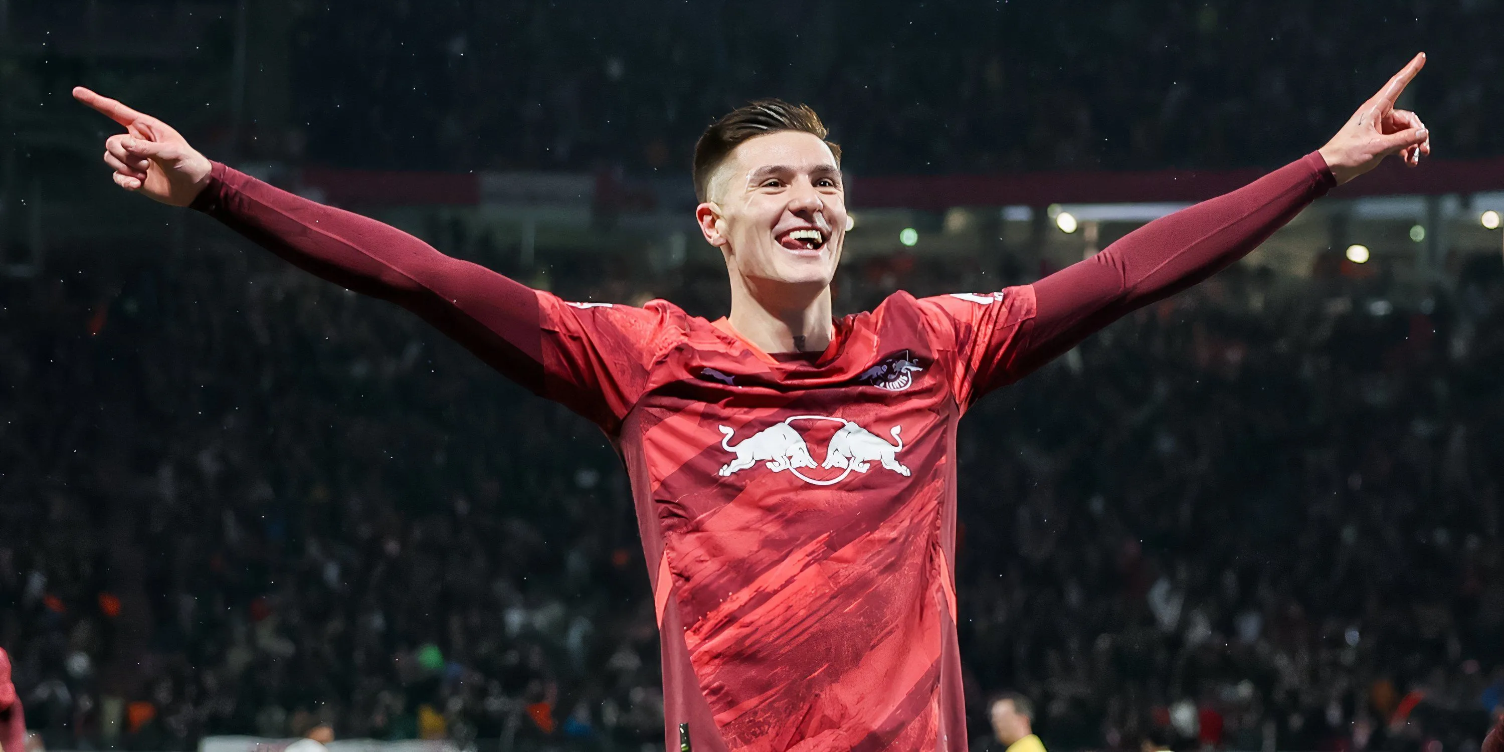 Benjamin Sesko mừng bàn thắng cho RB Leipzig