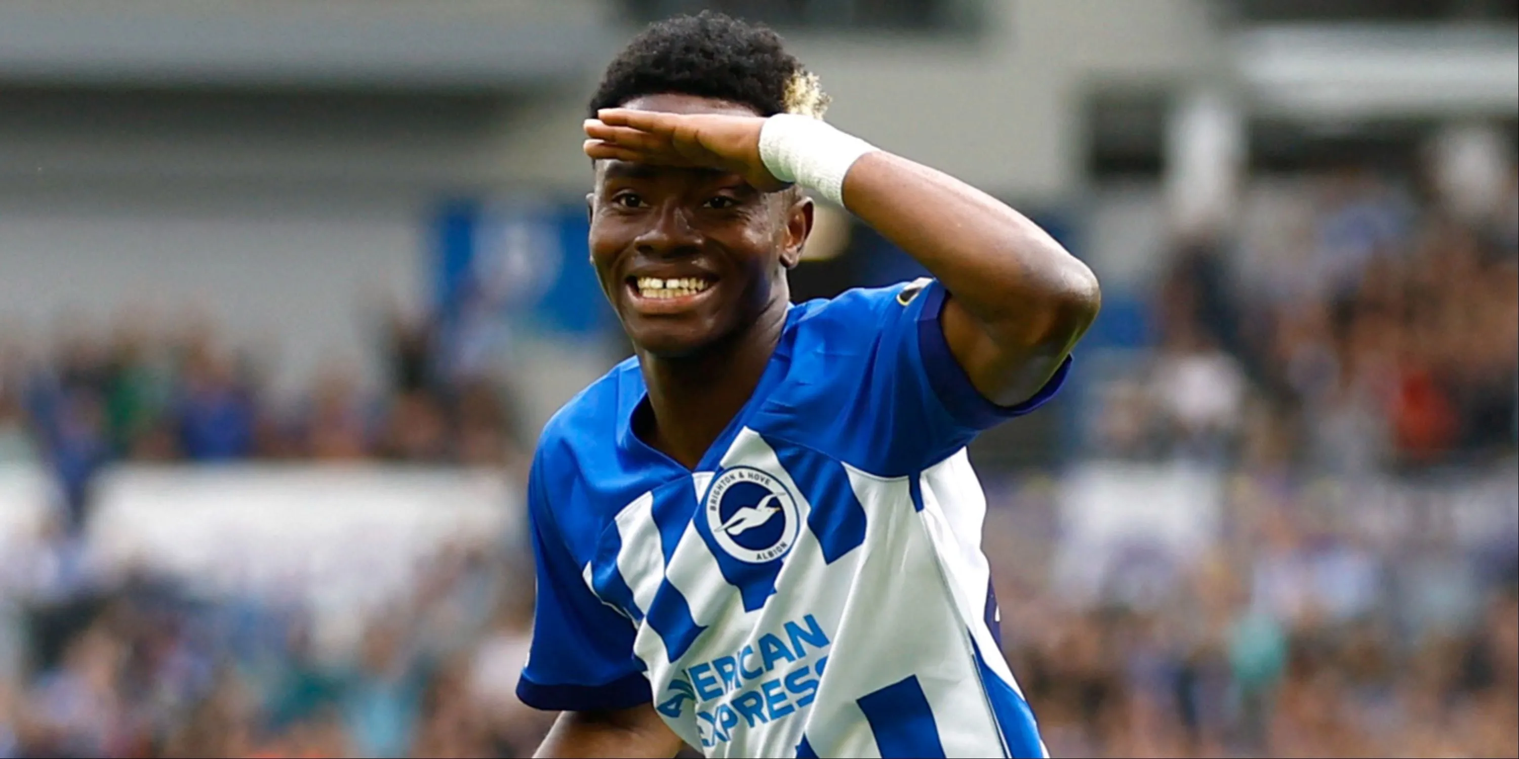 Cầu thủ chạy cánh Simon Adingra ăn mừng bàn thắng cho Brighton