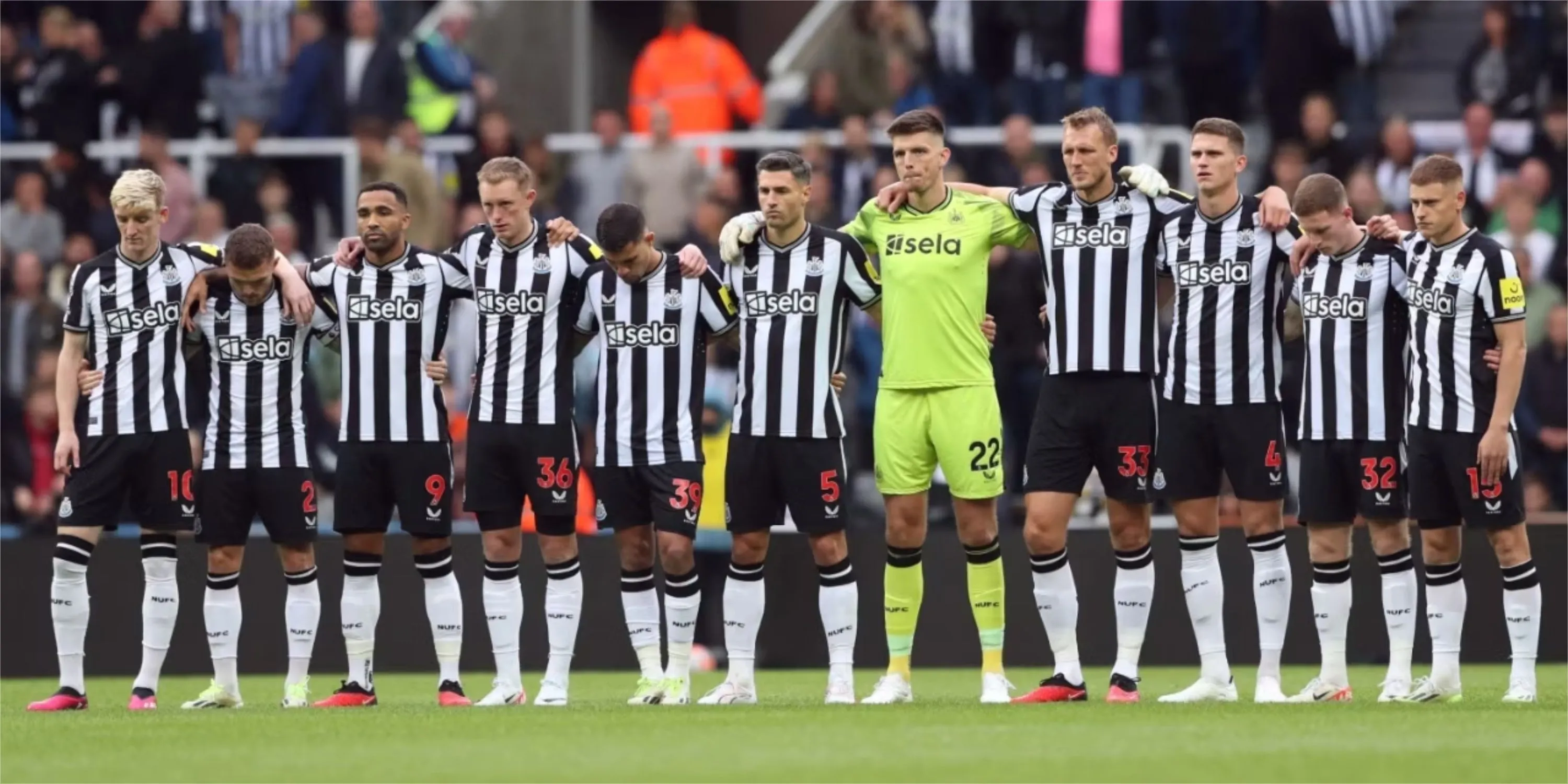 Cổ động viên Newcastle United trên khán đài St James' Park