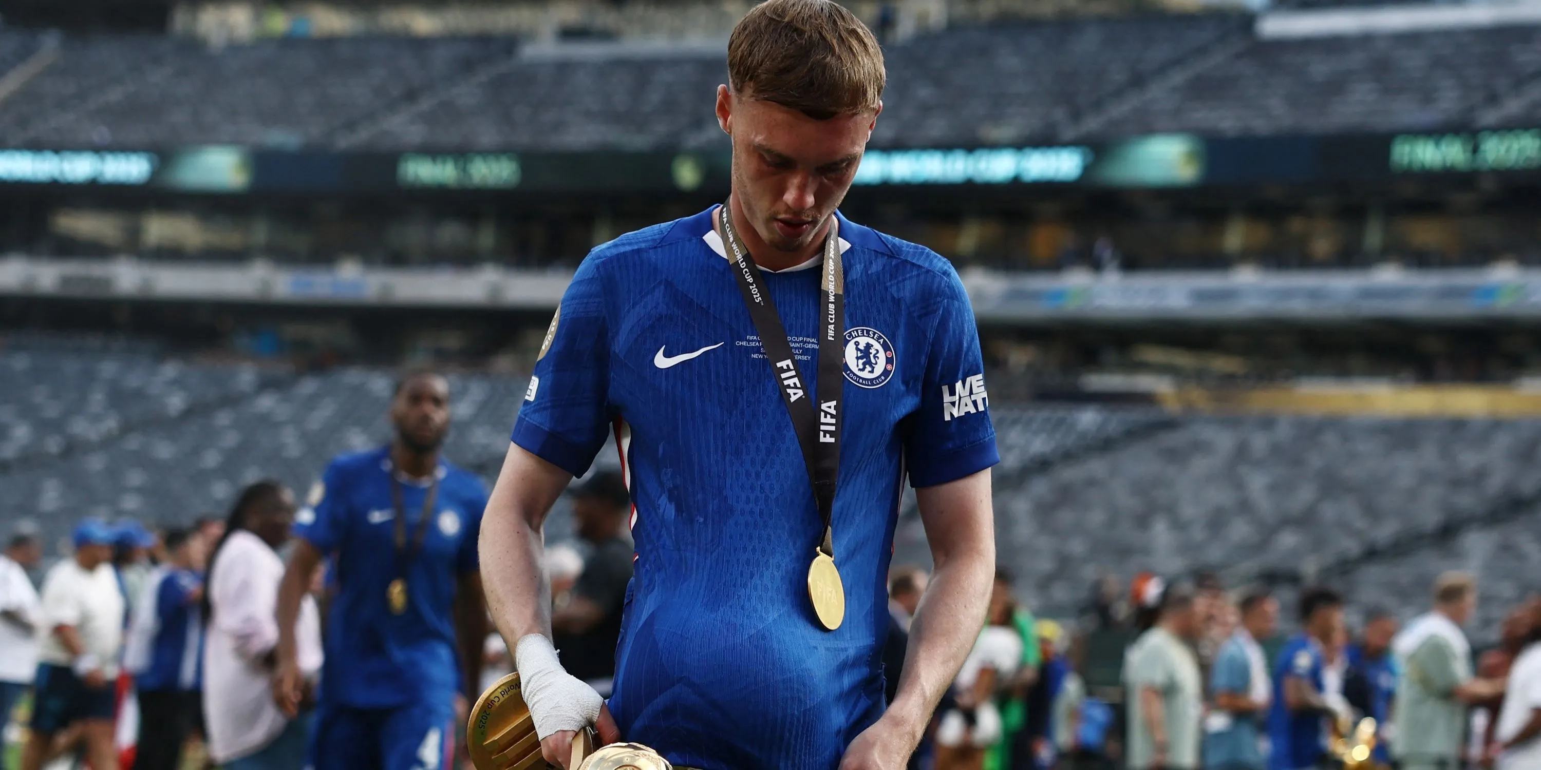 Cole Palmer ăn mừng danh hiệu Cầu thủ xuất sắc nhất Club World Cup
