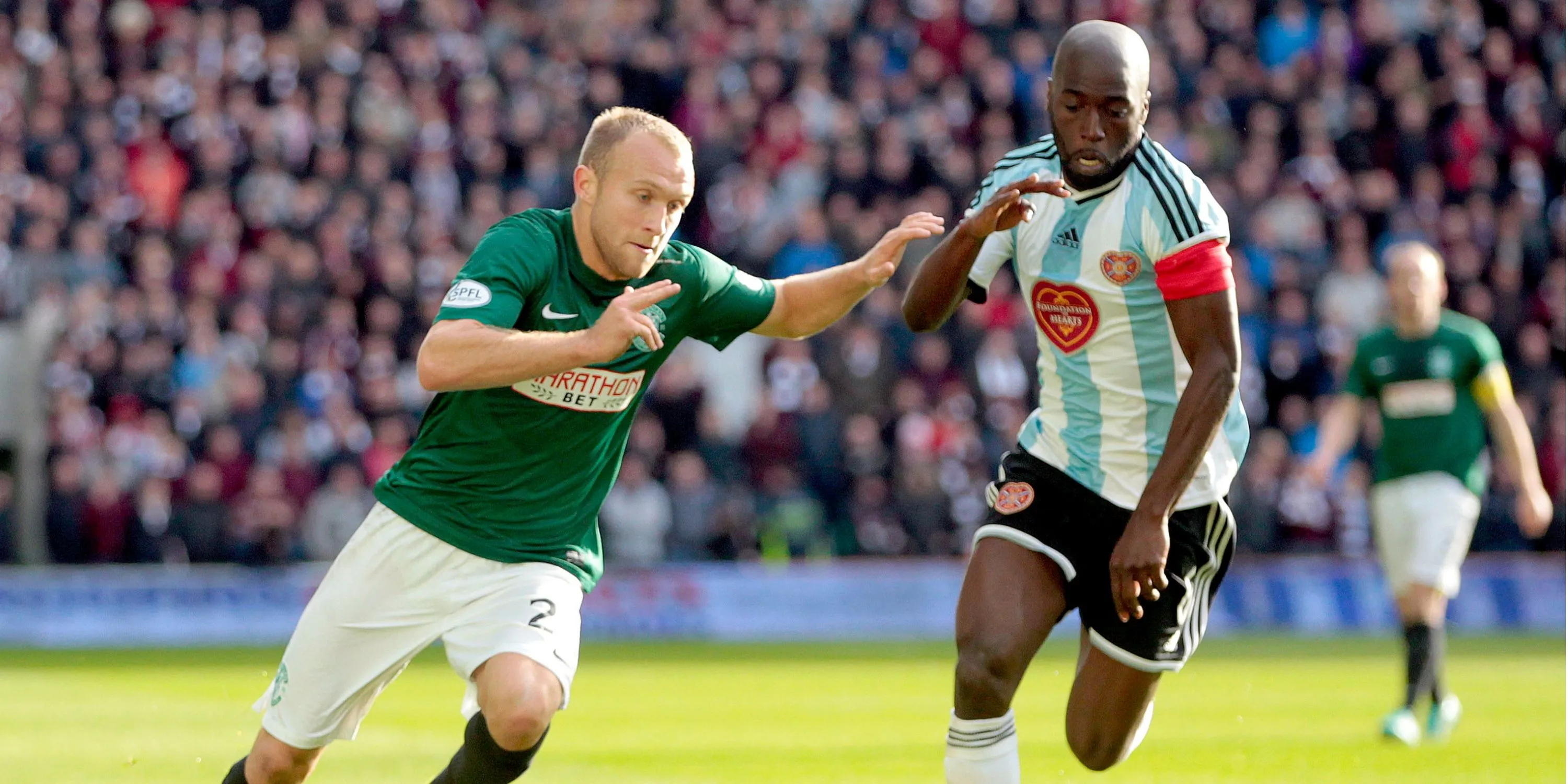 Fans của Hearts và Hibernian trên khán đài