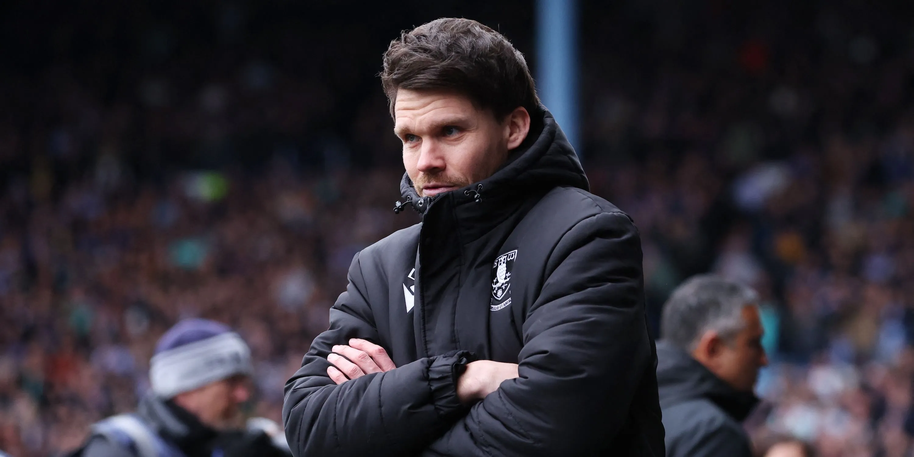 HLV Danny Rohl của Sheffield Wednesday đang đối mặt với nhiều áp lực từ tình hình tài chính và nhân sự của câu lạc bộ.