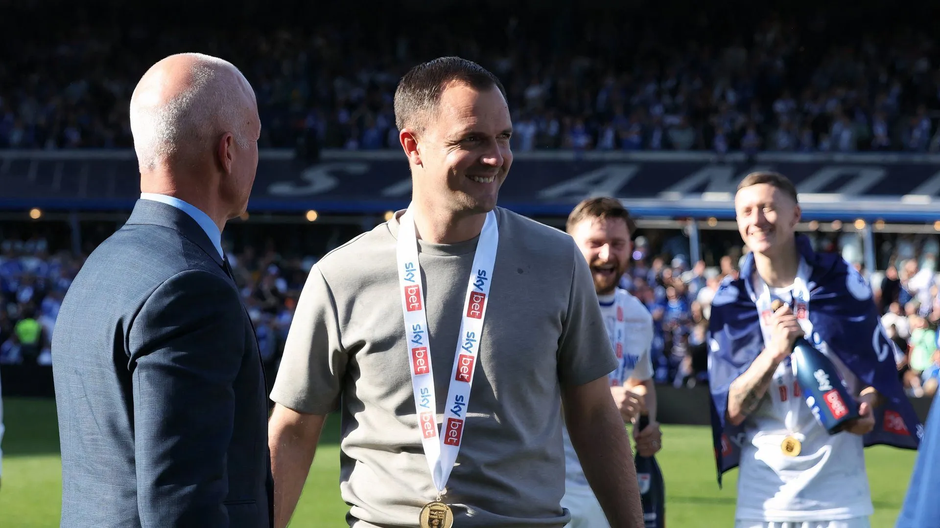 Huấn luyện viên Chris Davies và đồng sở hữu Tom Wagner của Birmingham City