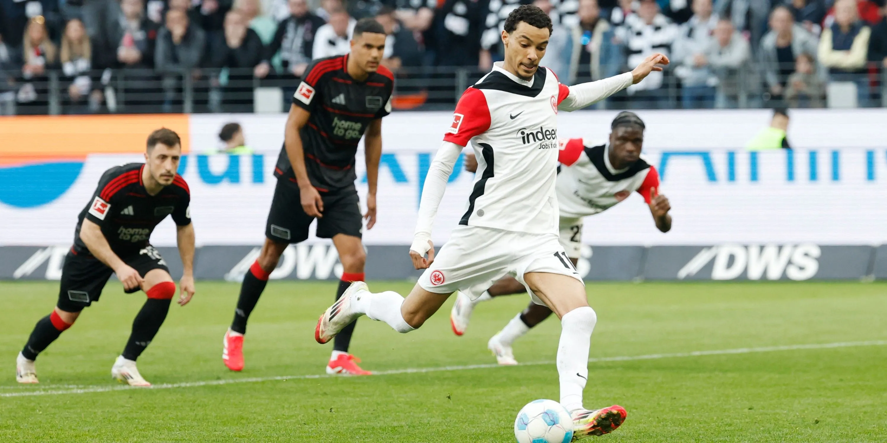 Hugo Ekitike, tiền đạo trẻ tiềm năng của Eintracht Frankfurt