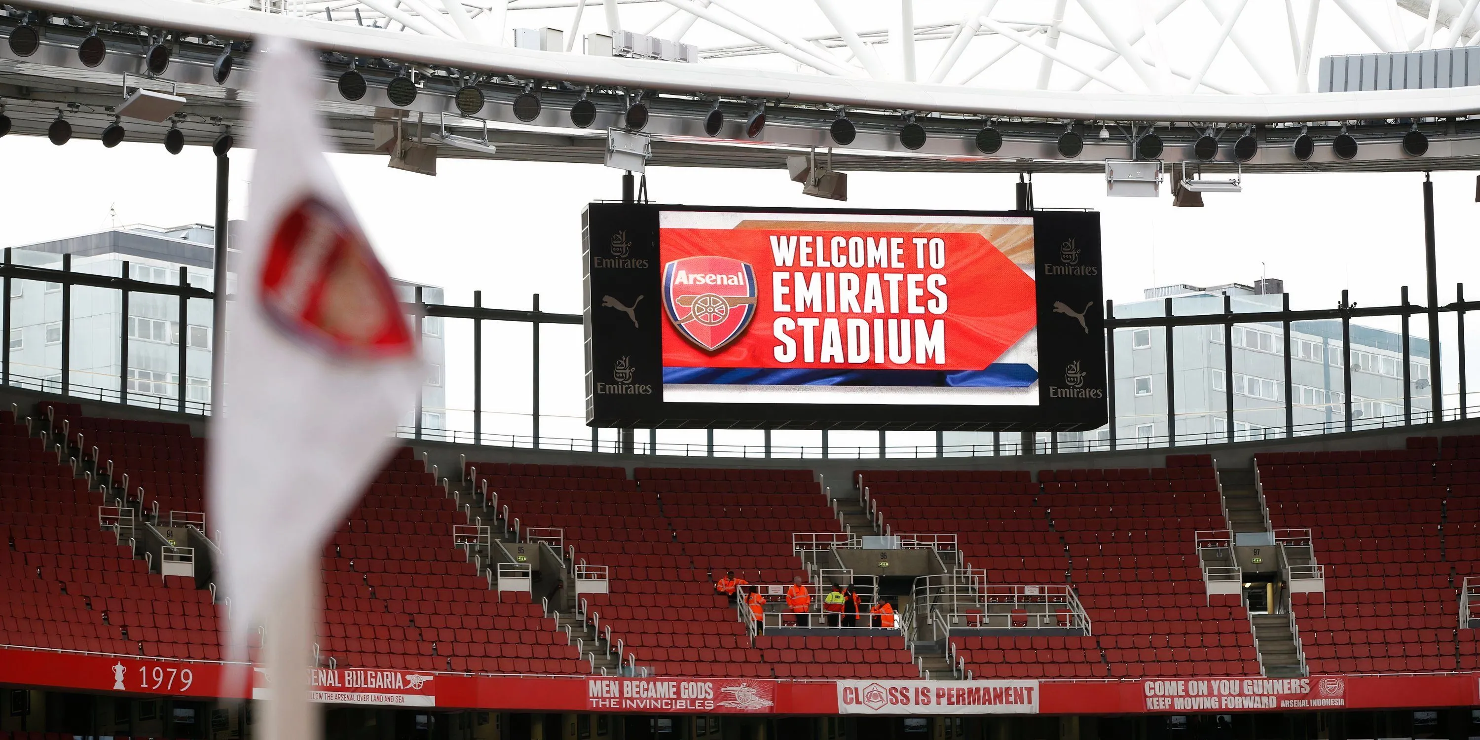 Màn hình chào đón người hâm mộ tại sân Emirates của Arsenal