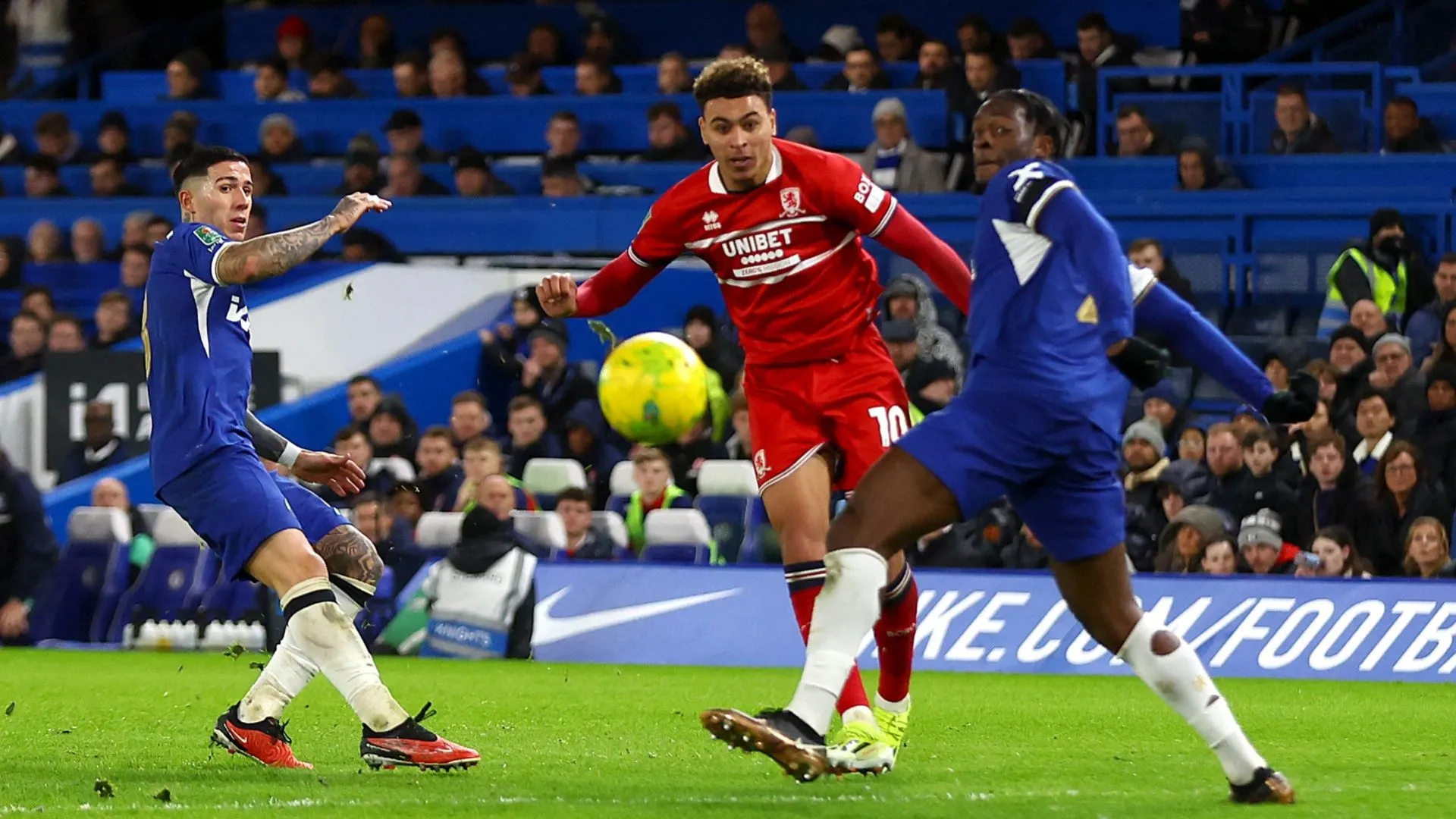 Morgan Rogers thi đấu trong màu áo Middlesbrough, thương vụ thành công của Boro