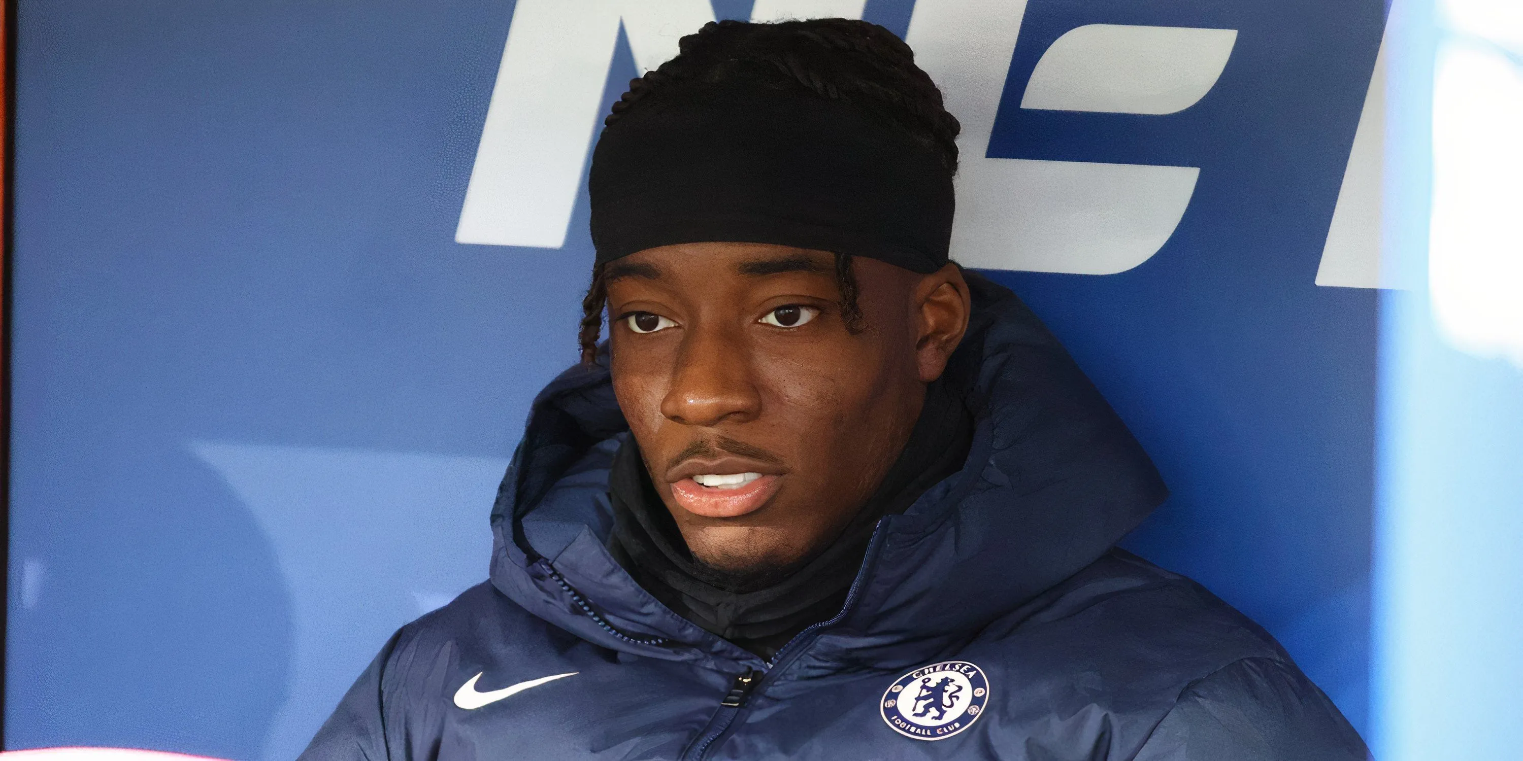 Noni Madueke trên băng ghế dự bị Chelsea, cầu thủ đang được Arsenal quan tâm chuyển nhượng