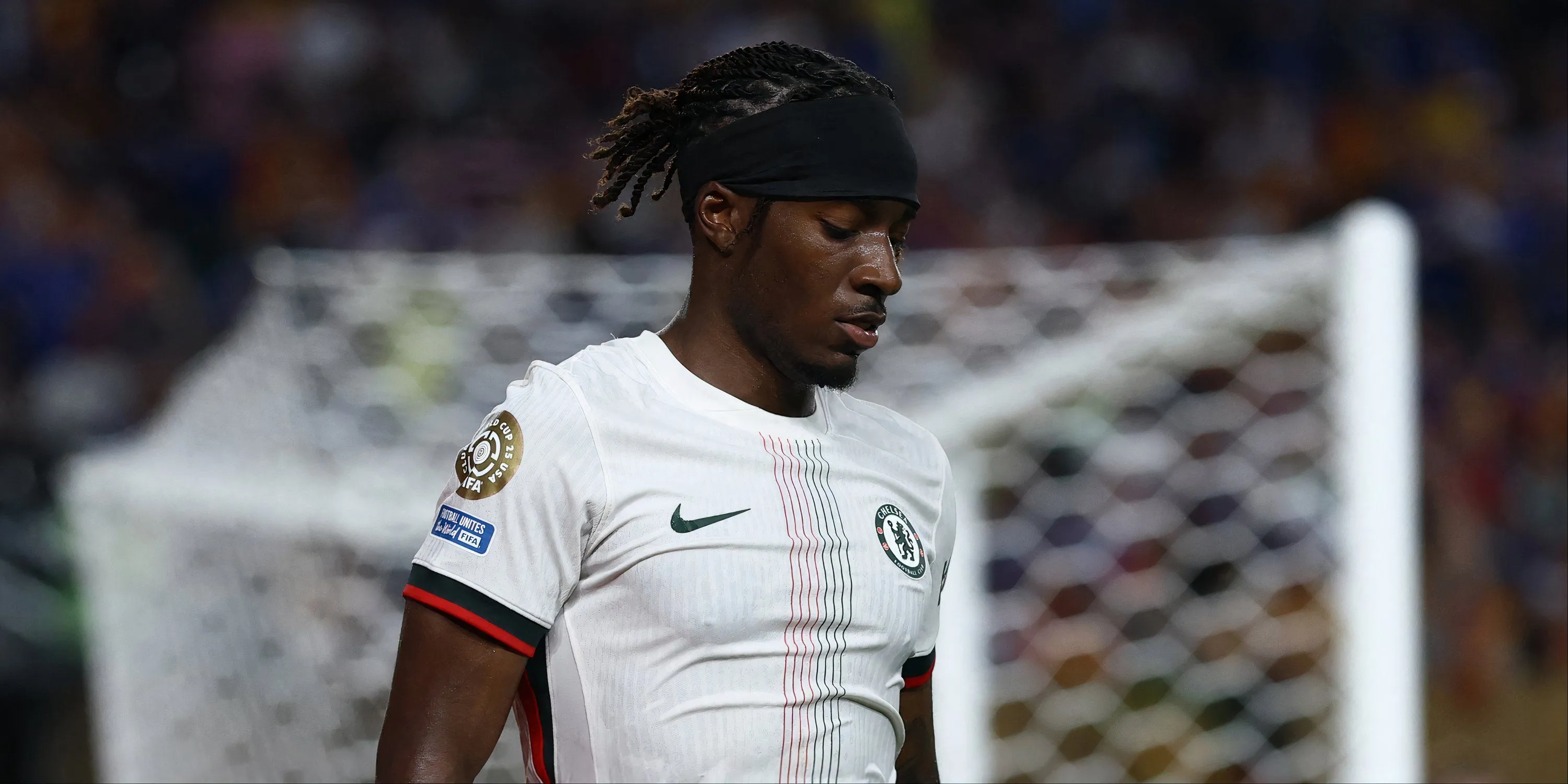 Noni Madueke trong màu áo Chelsea, tiền đạo vừa chuyển đến Arsenal
