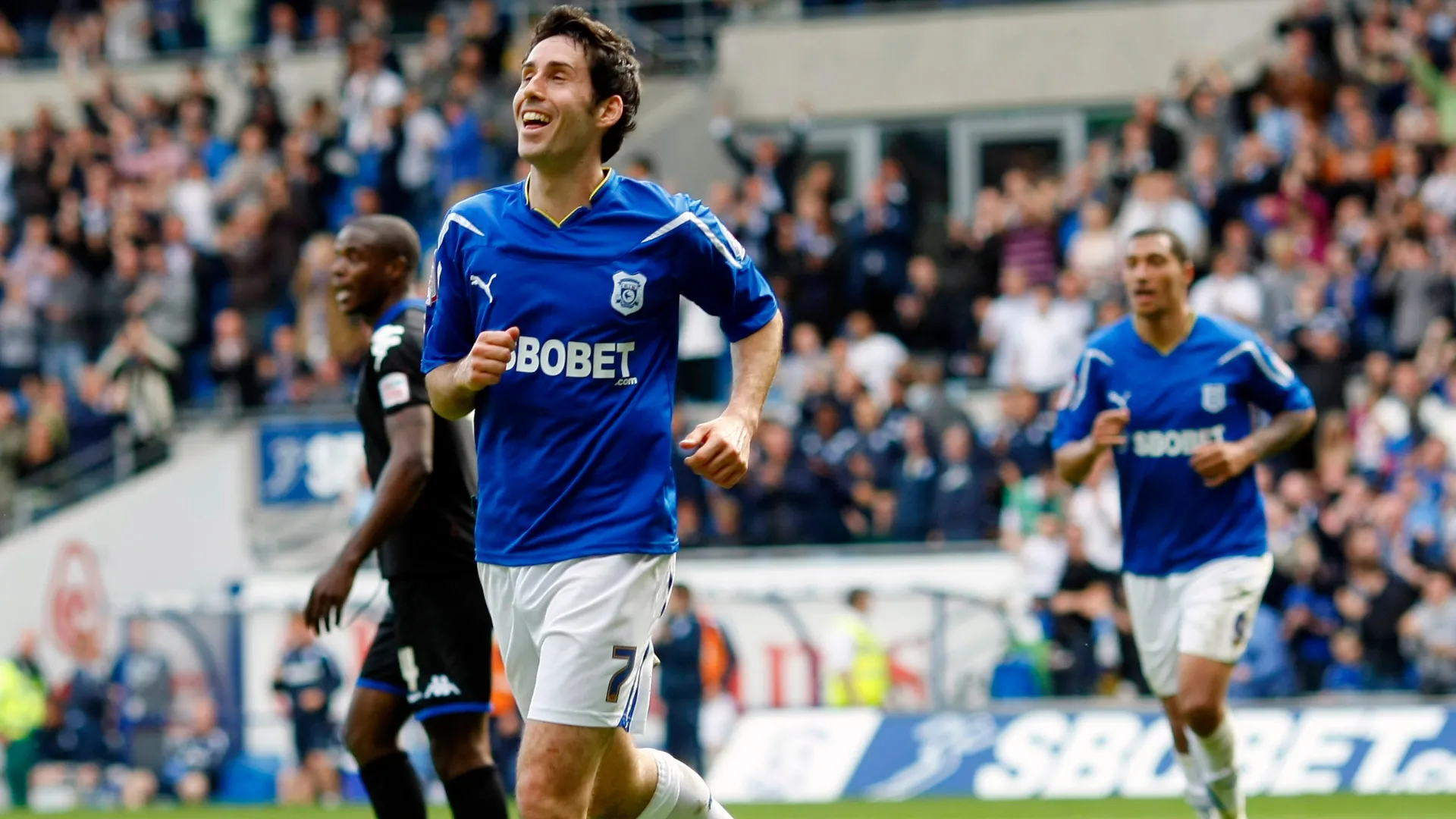 Peter Whittingham của Cardiff City, tiền vệ huyền thoại và một trong những cầu thủ vĩ đại nhất lịch sử Championship.