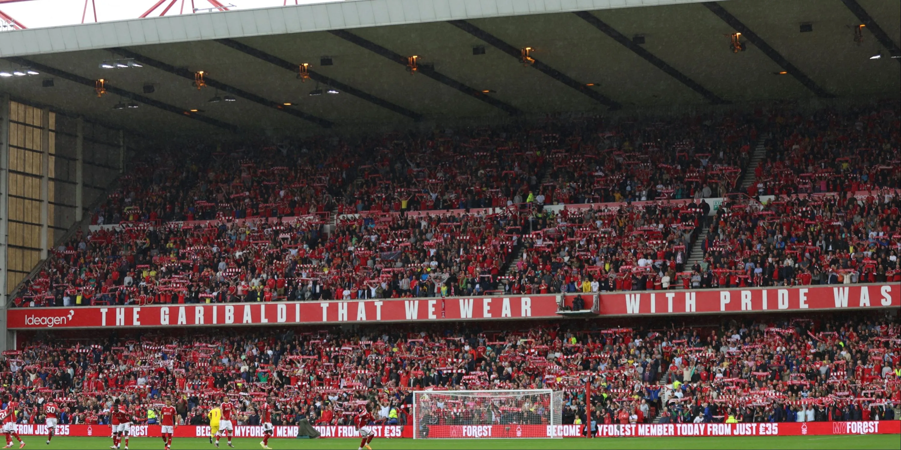Sân The City Ground của Nottingham Forest nằm bên sông Trent