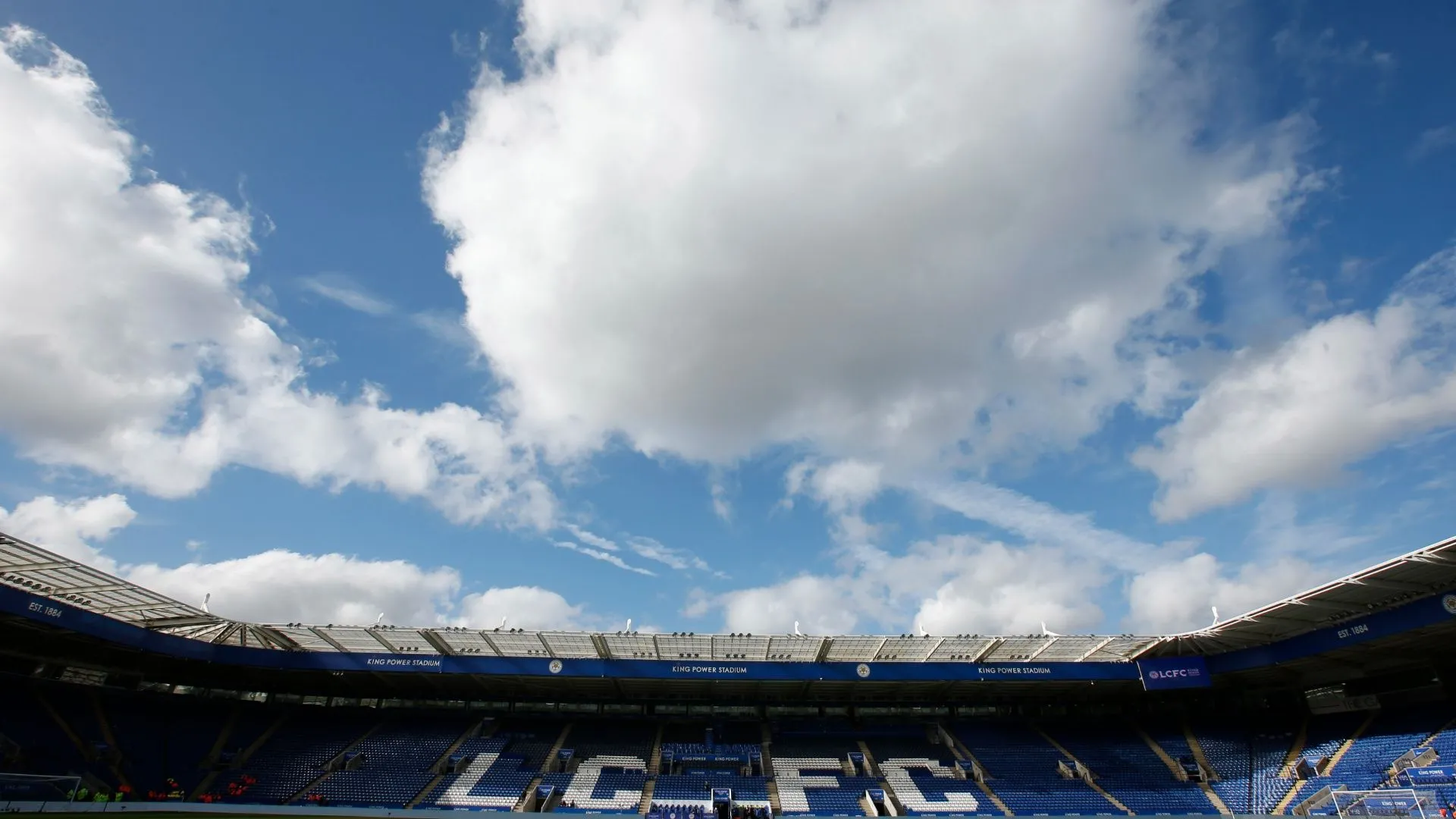 Sân vận động King Power của Leicester City dưới ánh đèn đêm