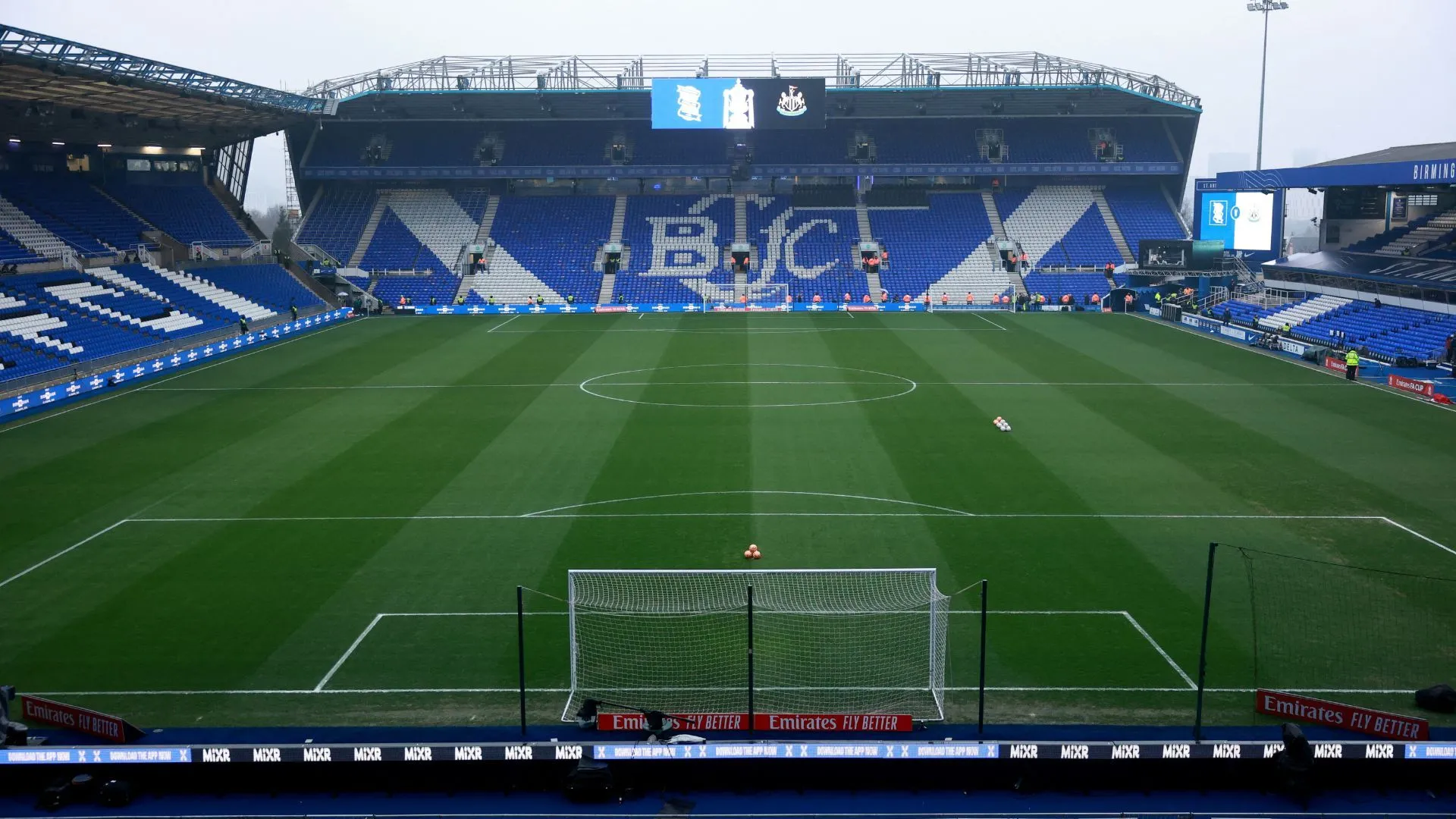 Sân vận động St Andrew của Birmingham City với không khí sôi động