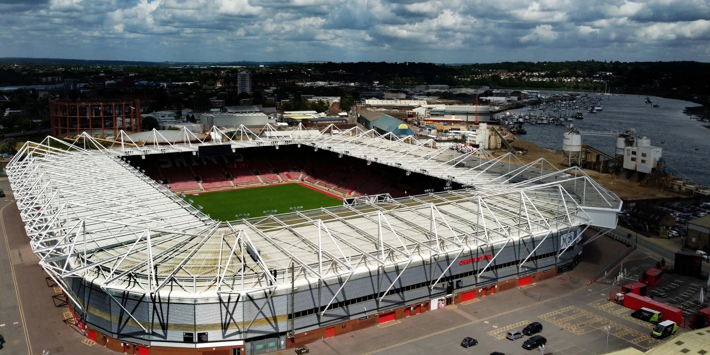 Sân vận động St. Mary's của Southampton nhìn từ trên cao, nơi Idrissa Gueye có thể thi đấu nếu chuyển đến