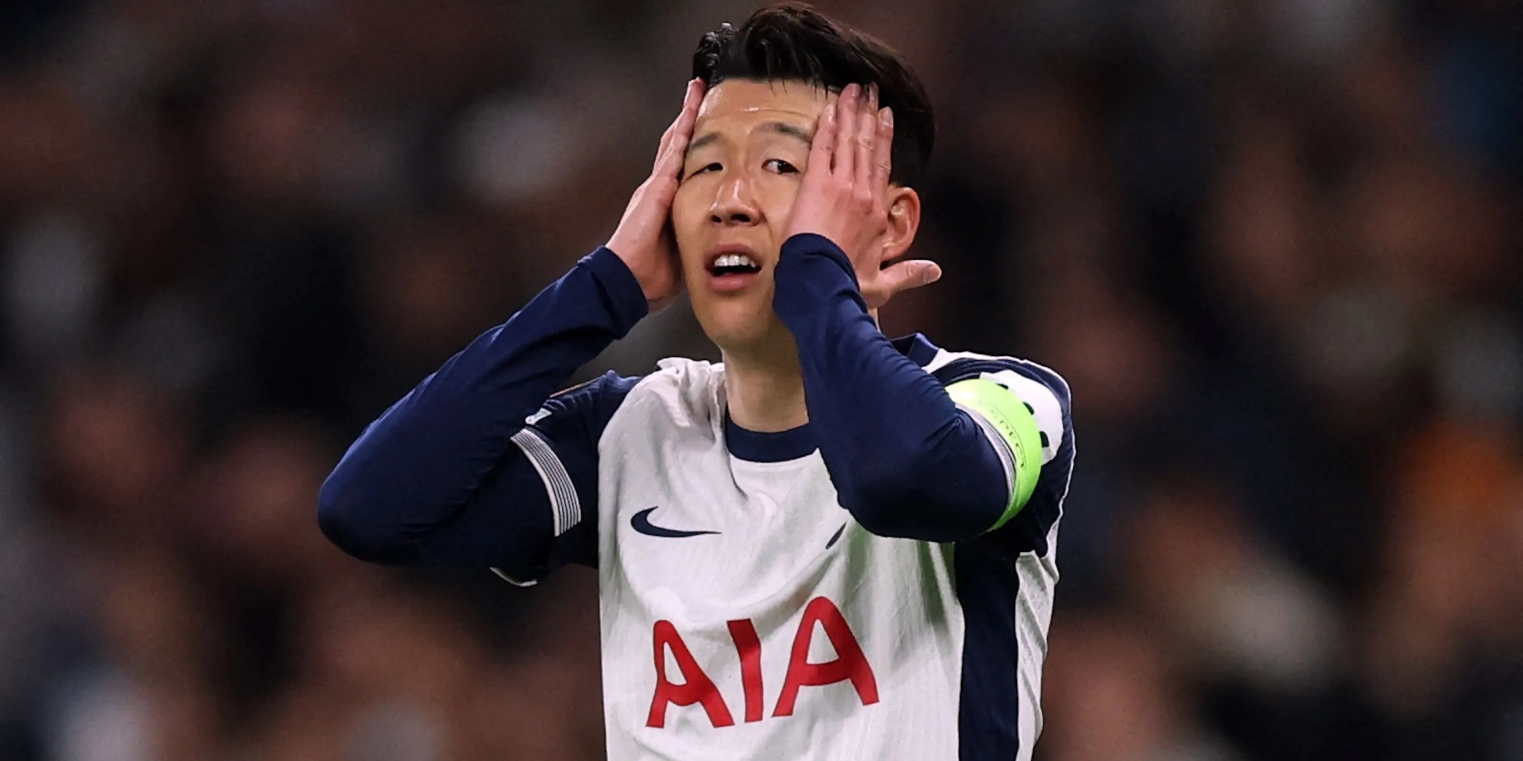 Son Heung-min, đội trưởng Tottenham Hotspur, trong trận đấu Ngoại hạng Anh.