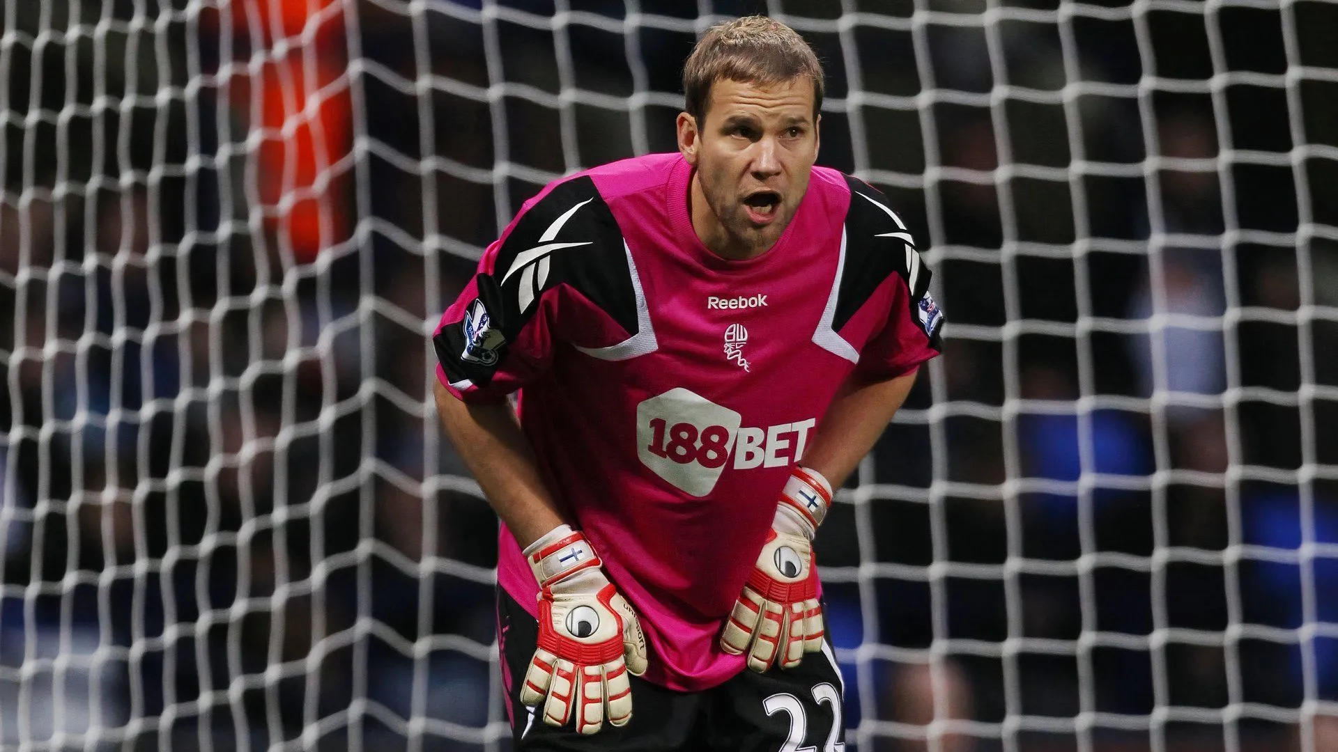 Thủ môn Jussi Jaaskelainen thời còn thi đấu cho Bolton Wanderers