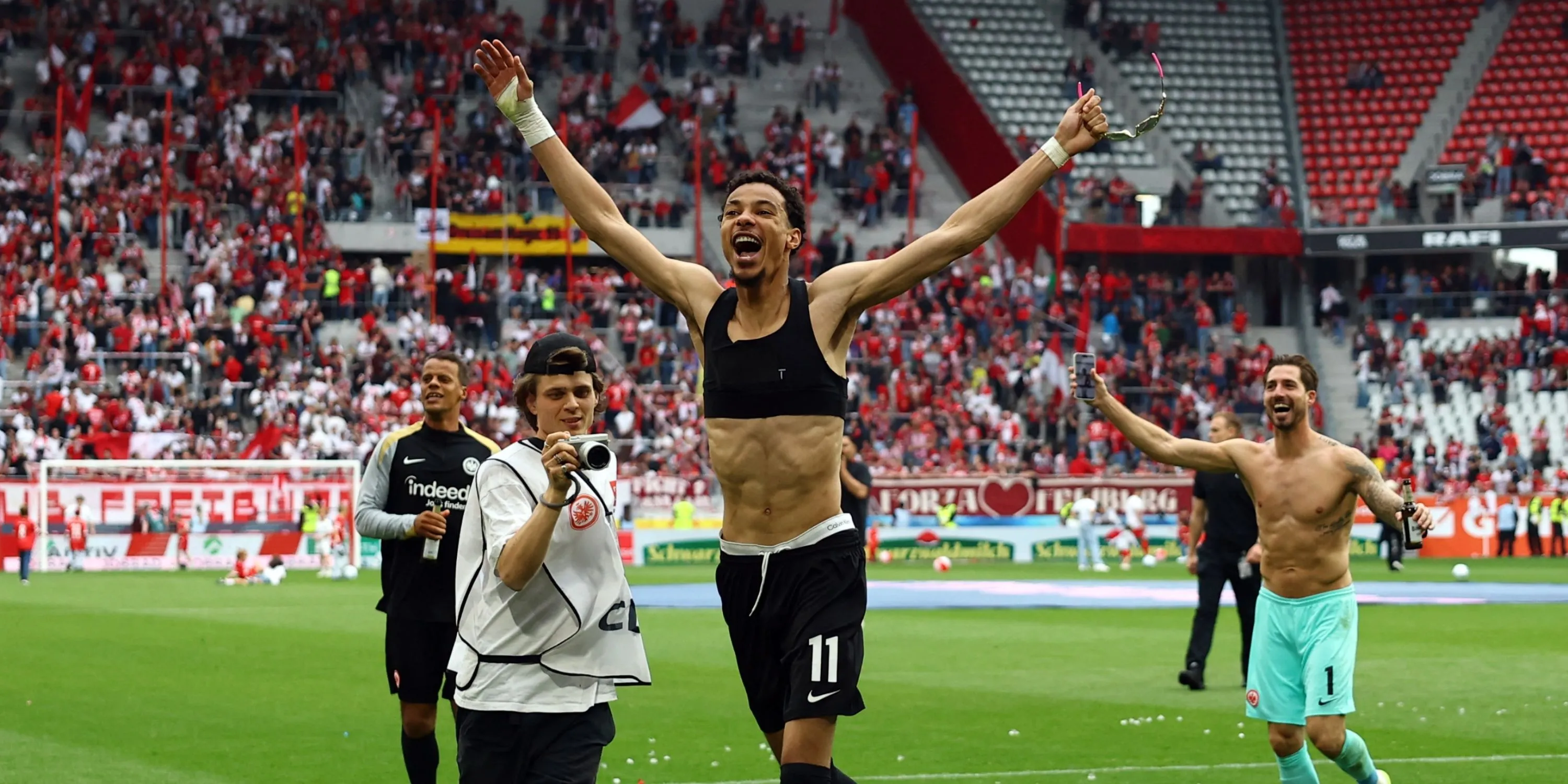 Tiền đạo Hugo Ekitike trong màu áo Eintracht Frankfurt, mục tiêu hàng đầu của Liverpool trên thị trường chuyển nhượng