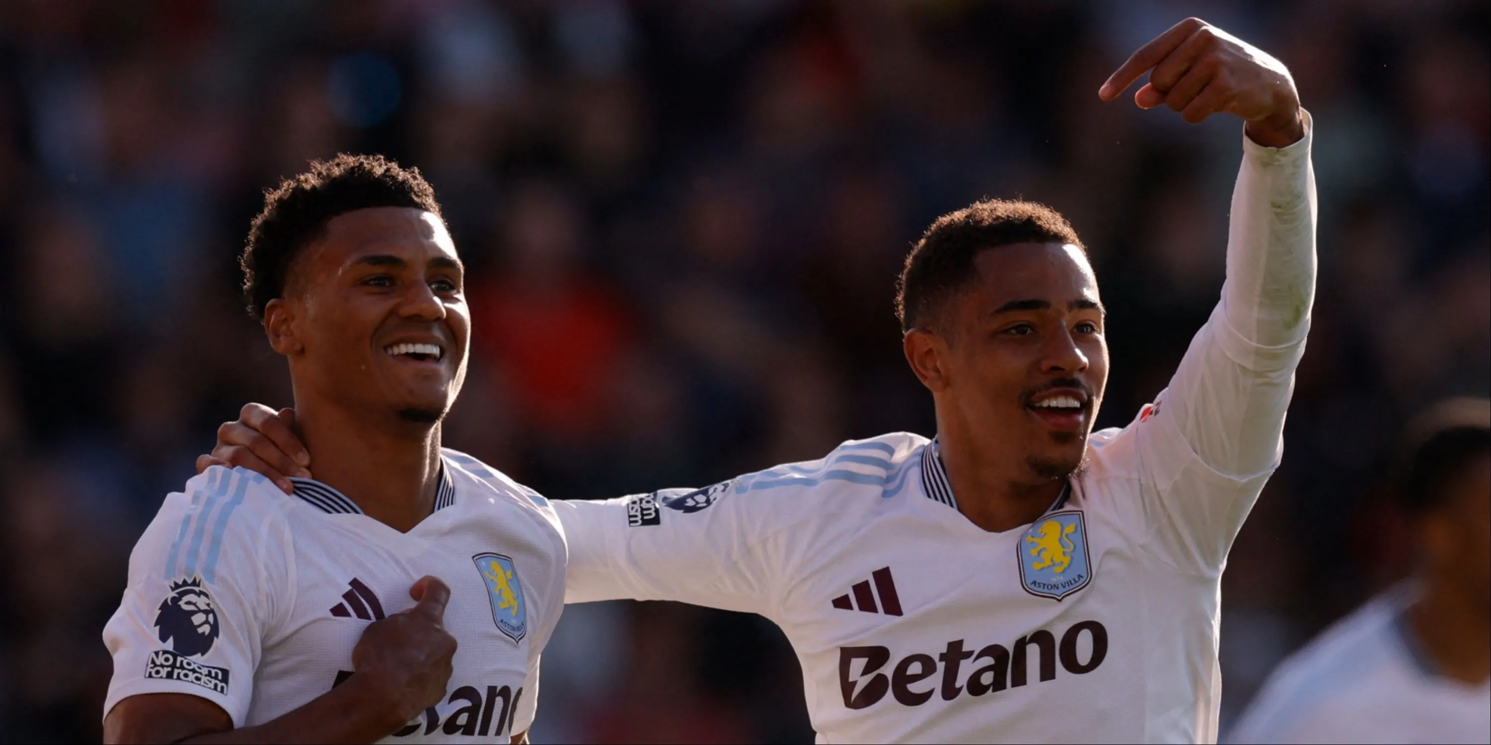 Tiền vệ Jacob Ramsey trong màu áo Aston Villa, mục tiêu của Nottingham Forest