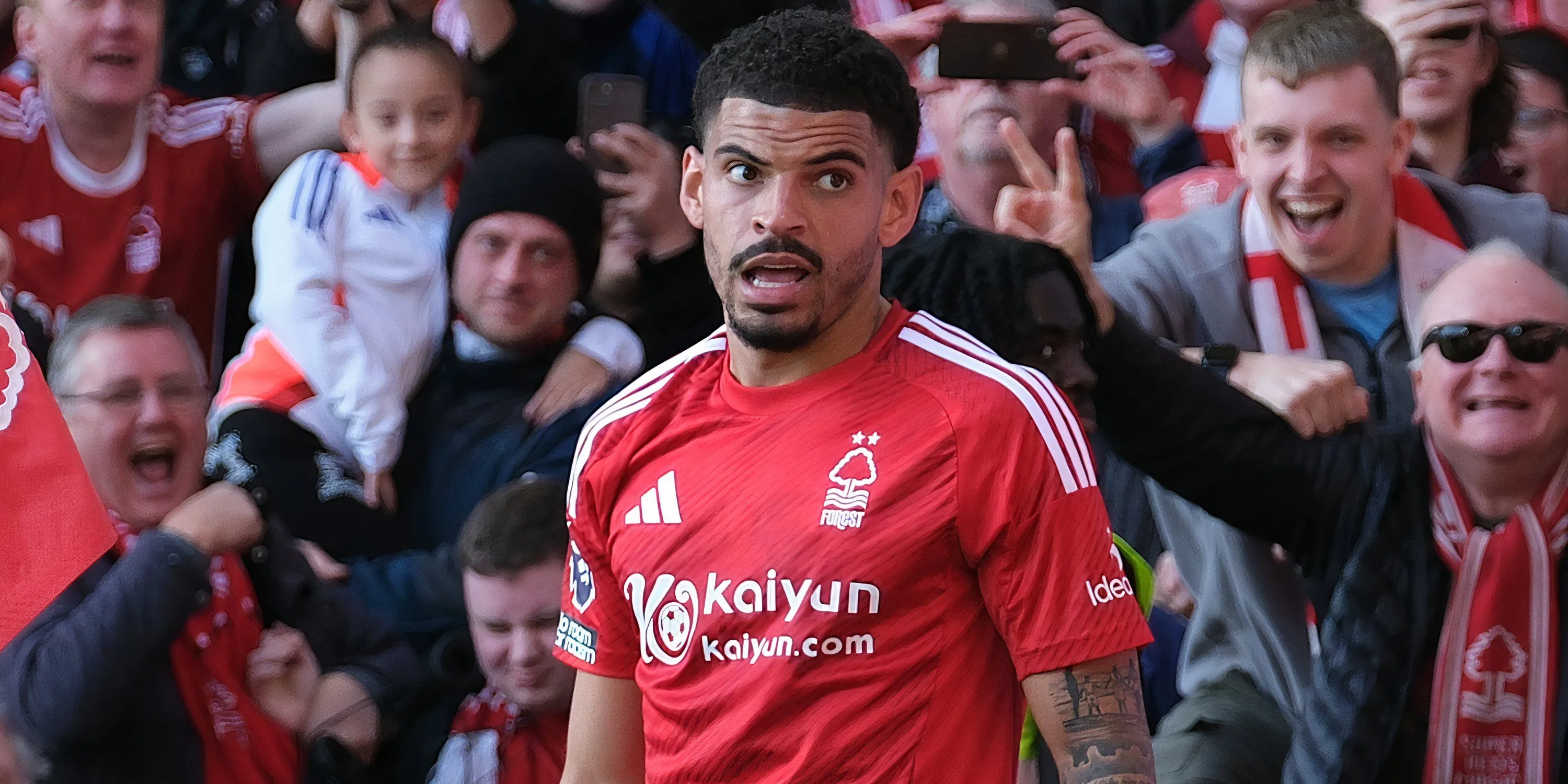 Tiền vệ ngôi sao Morgan Gibbs-White của Nottingham Forest ăn mừng bàn thắng tại Premier League