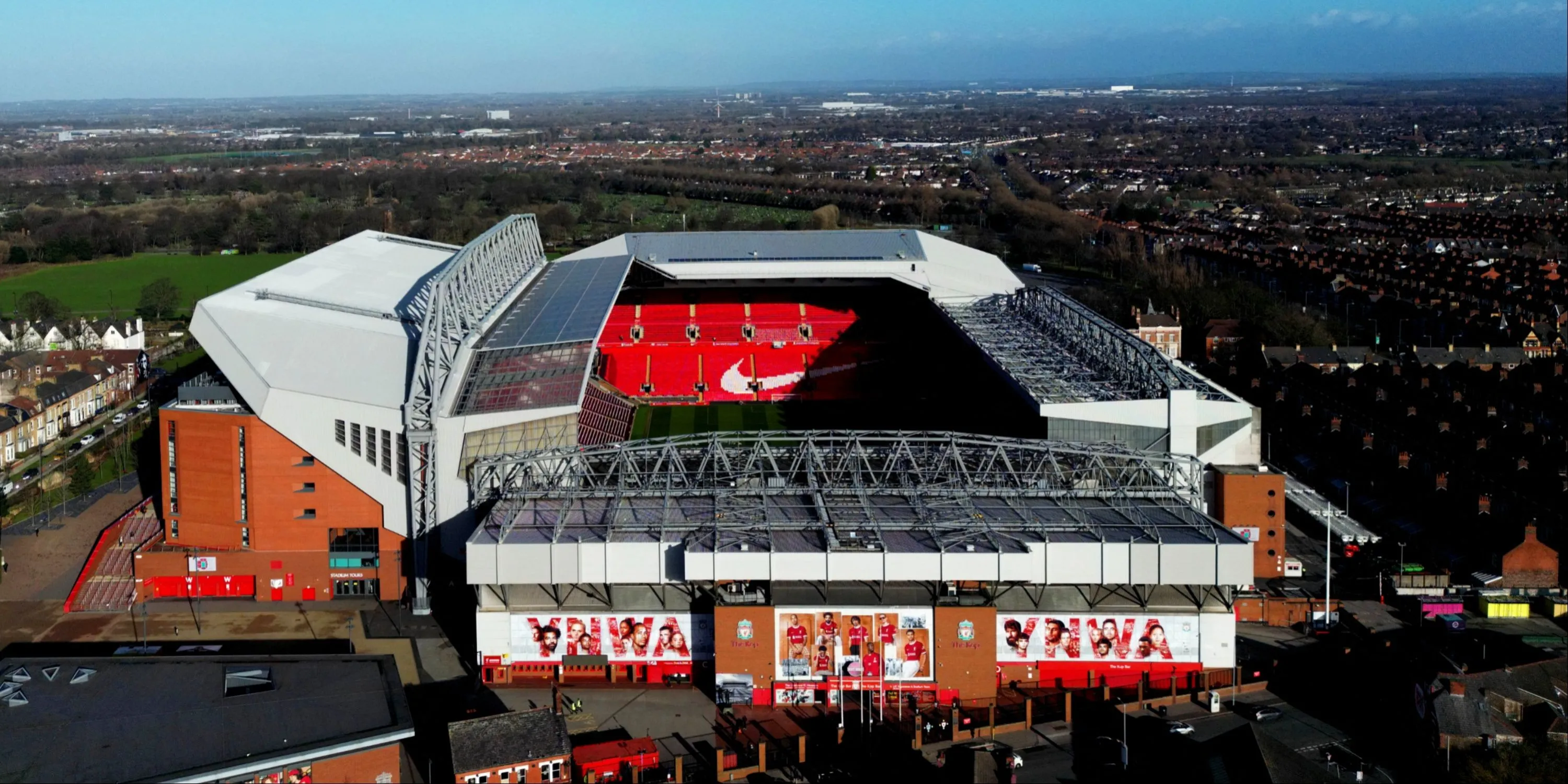 Toàn cảnh sân Anfield huyền thoại, sân nhà của Liverpool