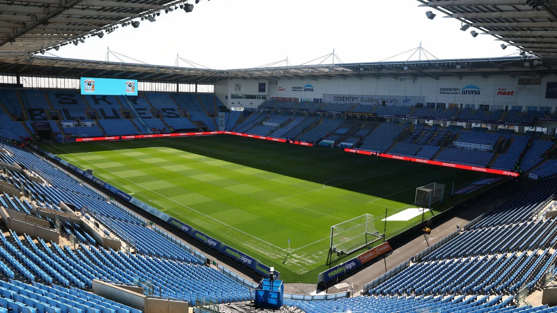 Toàn cảnh sân CBS Arena của Coventry City trong trận đấu với Sunderland