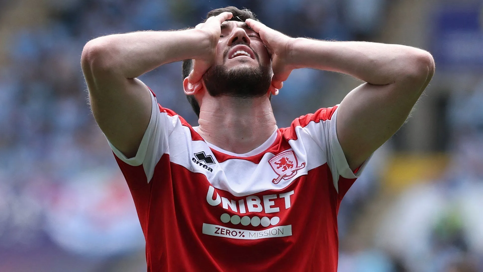 Finn Azaz - ngôi sao tiền vệ của Middlesbrough đang được Southampton săn đón