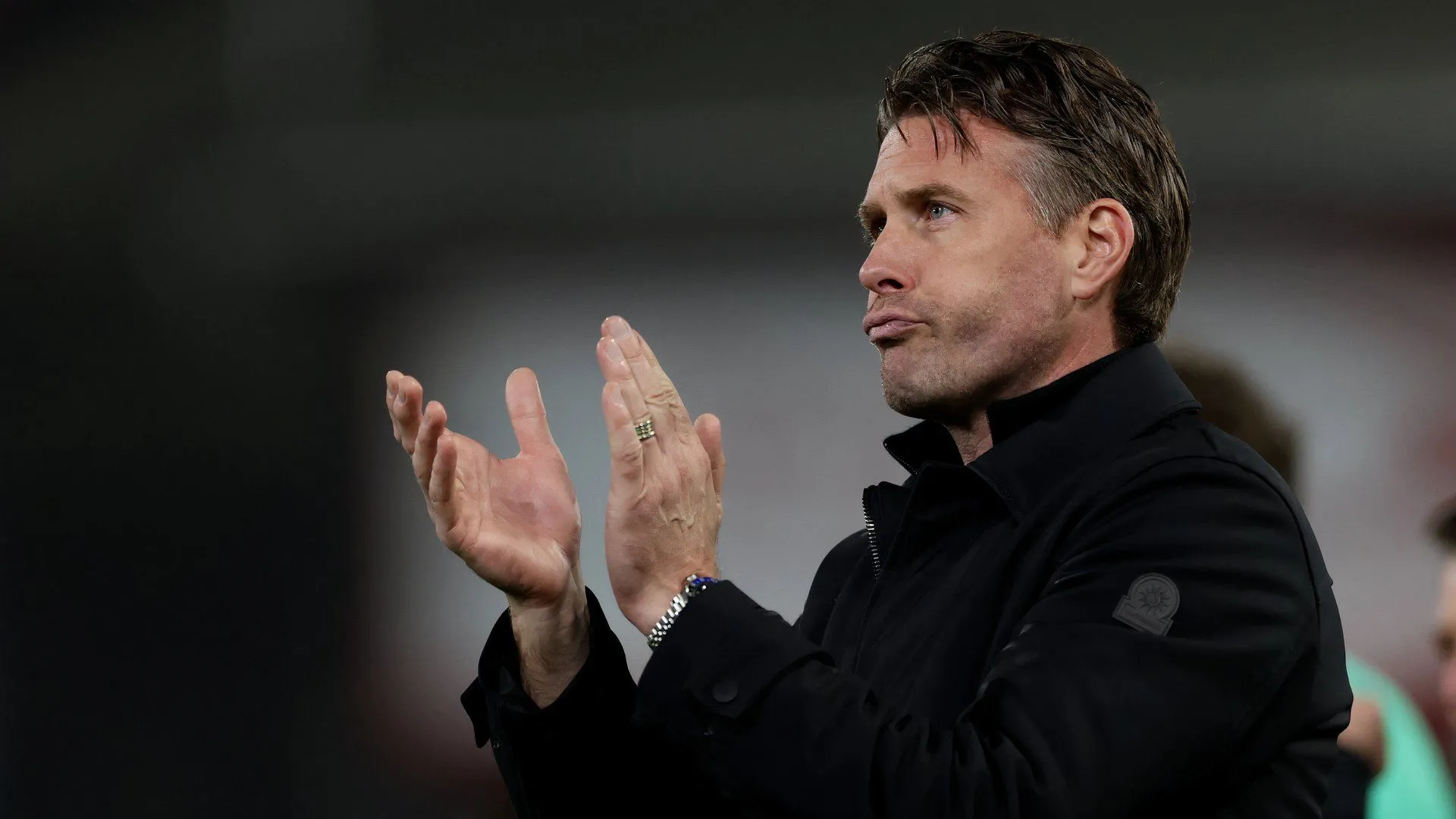HLV Rob Edwards của Middlesbrough quan tâm tình hình của Alex Bangura