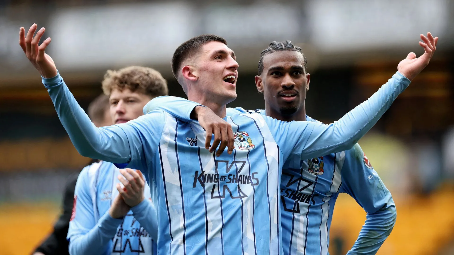 Logo Coventry City, biểu tượng của đội bóng đang tìm cách tăng cường lực lượng hàng thủ tại giải Championship Anh.