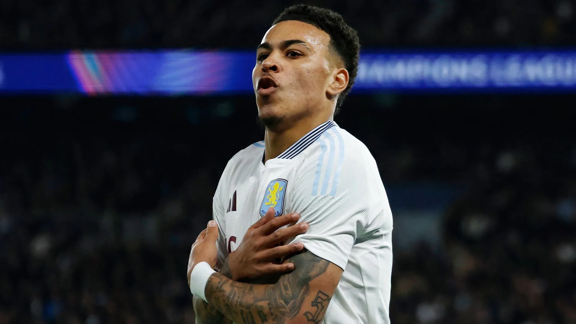 Morgan Rogers trong màu áo Aston Villa, mục tiêu chuyển nhượng của Arsenal.