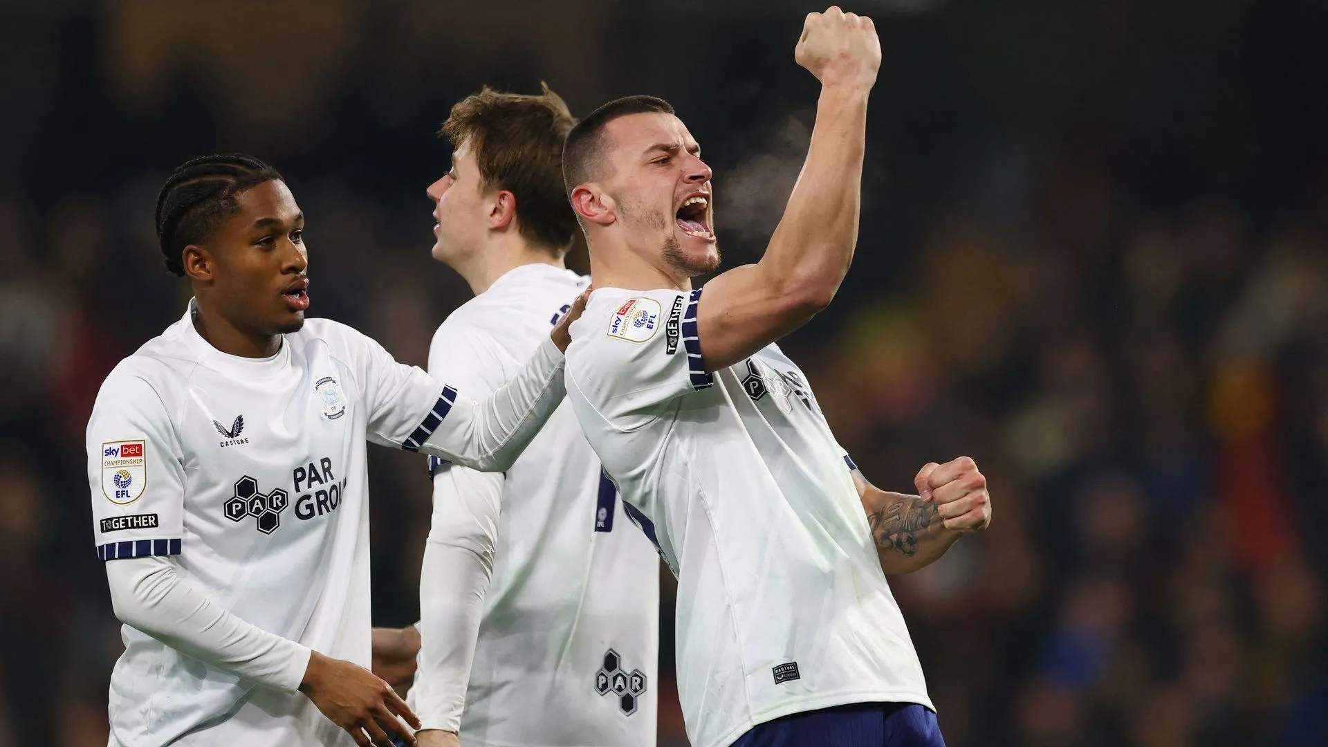 Tiền đạo Milutin Osmajic trong màu áo Preston North End tại sân Deepdale