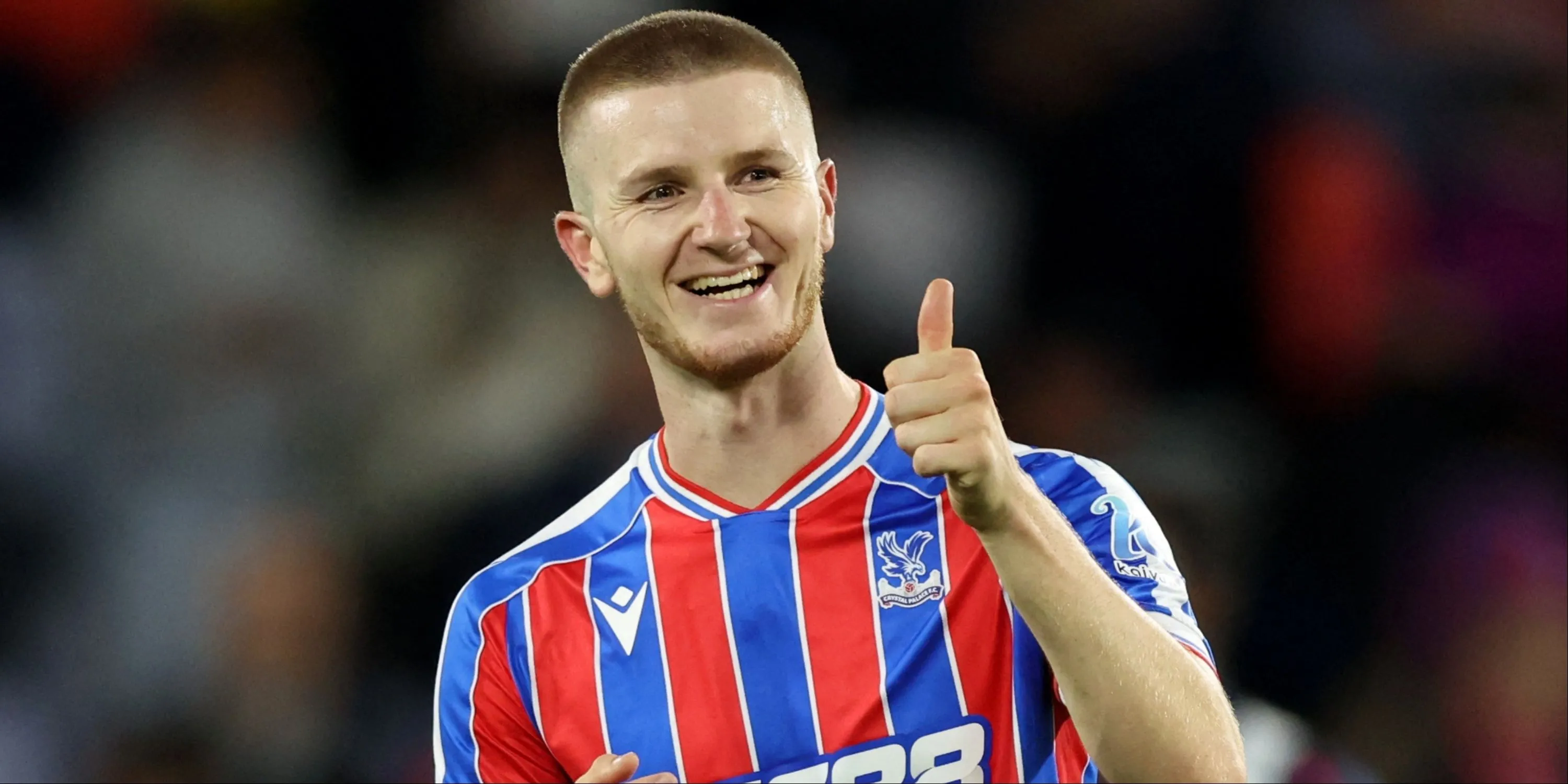 Adam Wharton thi đấu cho Crystal Palace tại Selhurst Park