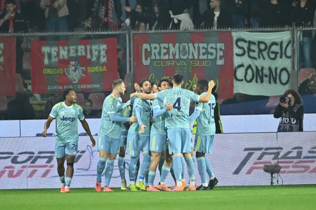 Cầu thủ Filip Kostic ăn mừng bàn thắng của Juventus tại Cremonese