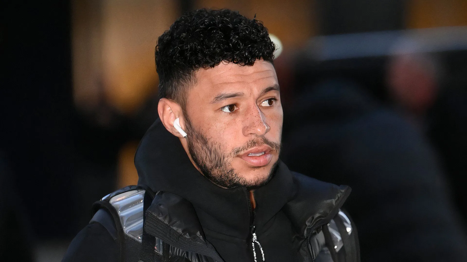 Cựu tiền vệ Alex Oxlade-Chamberlain trong màu áo Liverpool, thời kỳ anh chinh phục các danh hiệu lớn