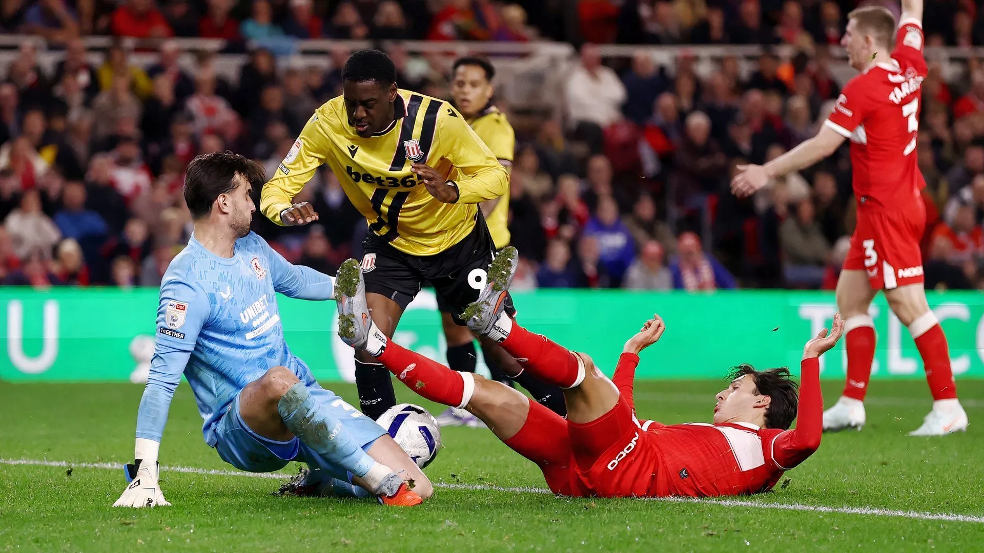 Divin Mubama - tiền đạo trẻ của Stoke City ghi bàn quyết định trong trận đấu gần đây