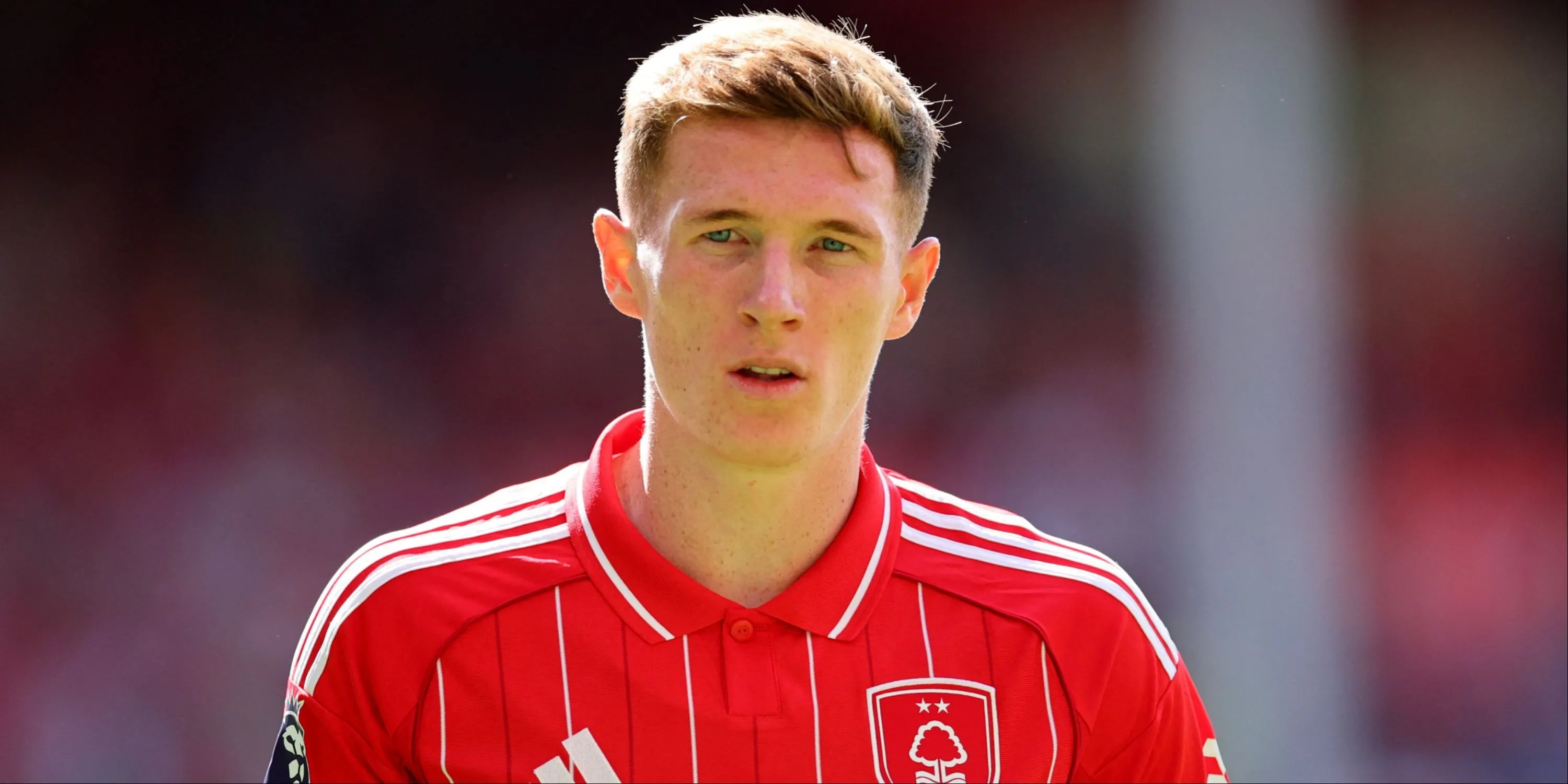 Elliot Anderson trong trang phục Nottingham Forest mùa 2024/25