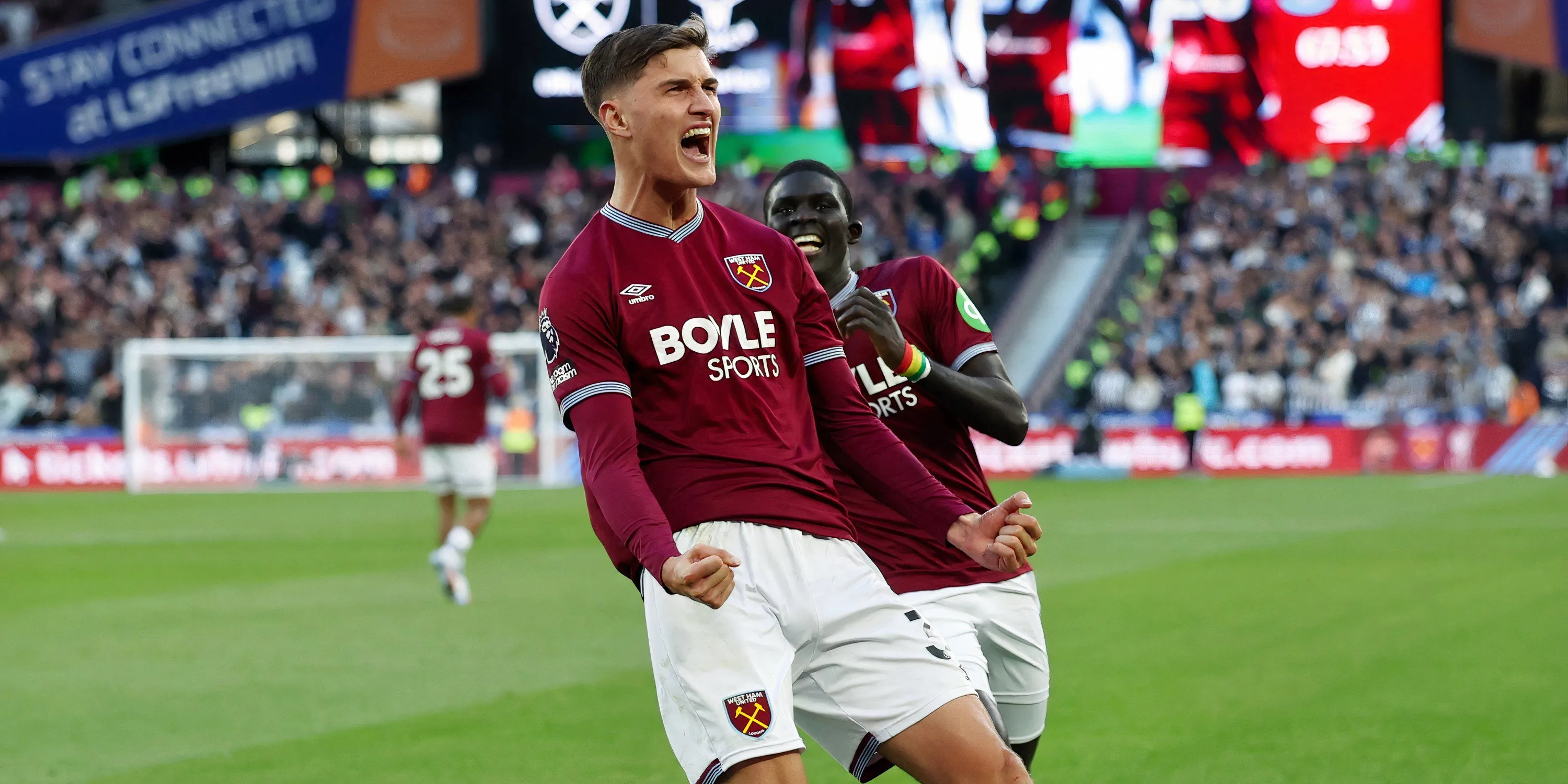 Freddie Potts West Ham - Tiền vệ trẻ thể hiện kỹ năng và sự tự tin trên sân