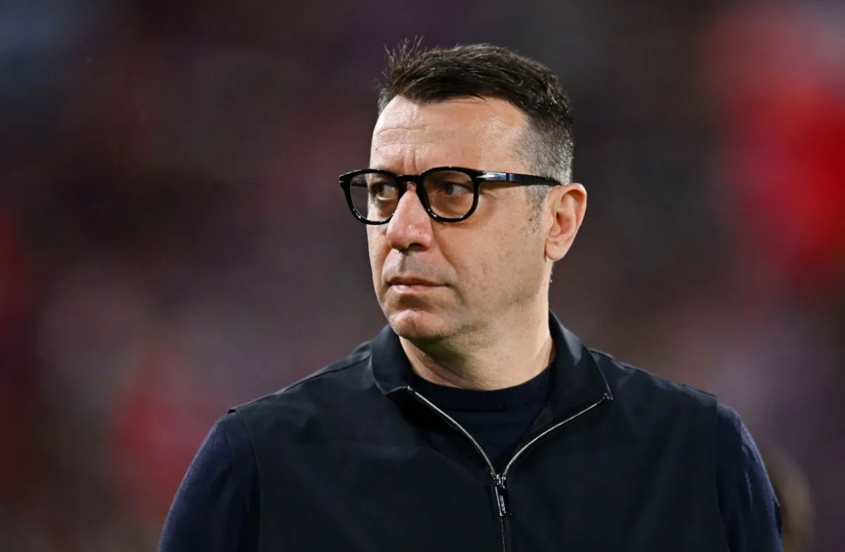 Huấn luyện viên Roberto D'Aversa của Empoli quan sát trận đấu bán kết Coppa Italia giữa Bologna và Empoli tại Sân vận động Renato Dall'Ara vào tháng 4 năm 2025