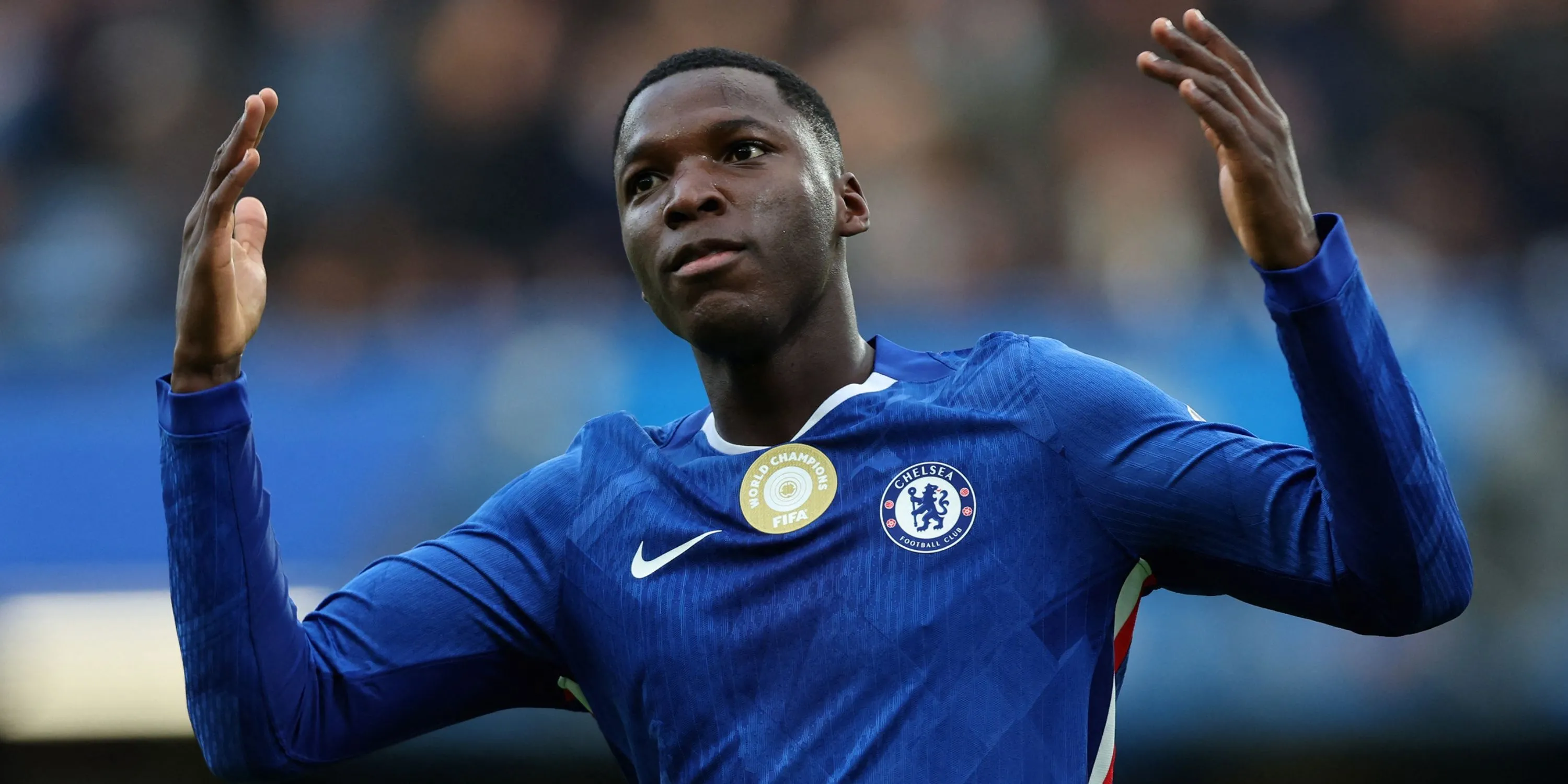 Moises Caicedo của Chelsea ăn mừng sau khi ghi bàn cho CLB